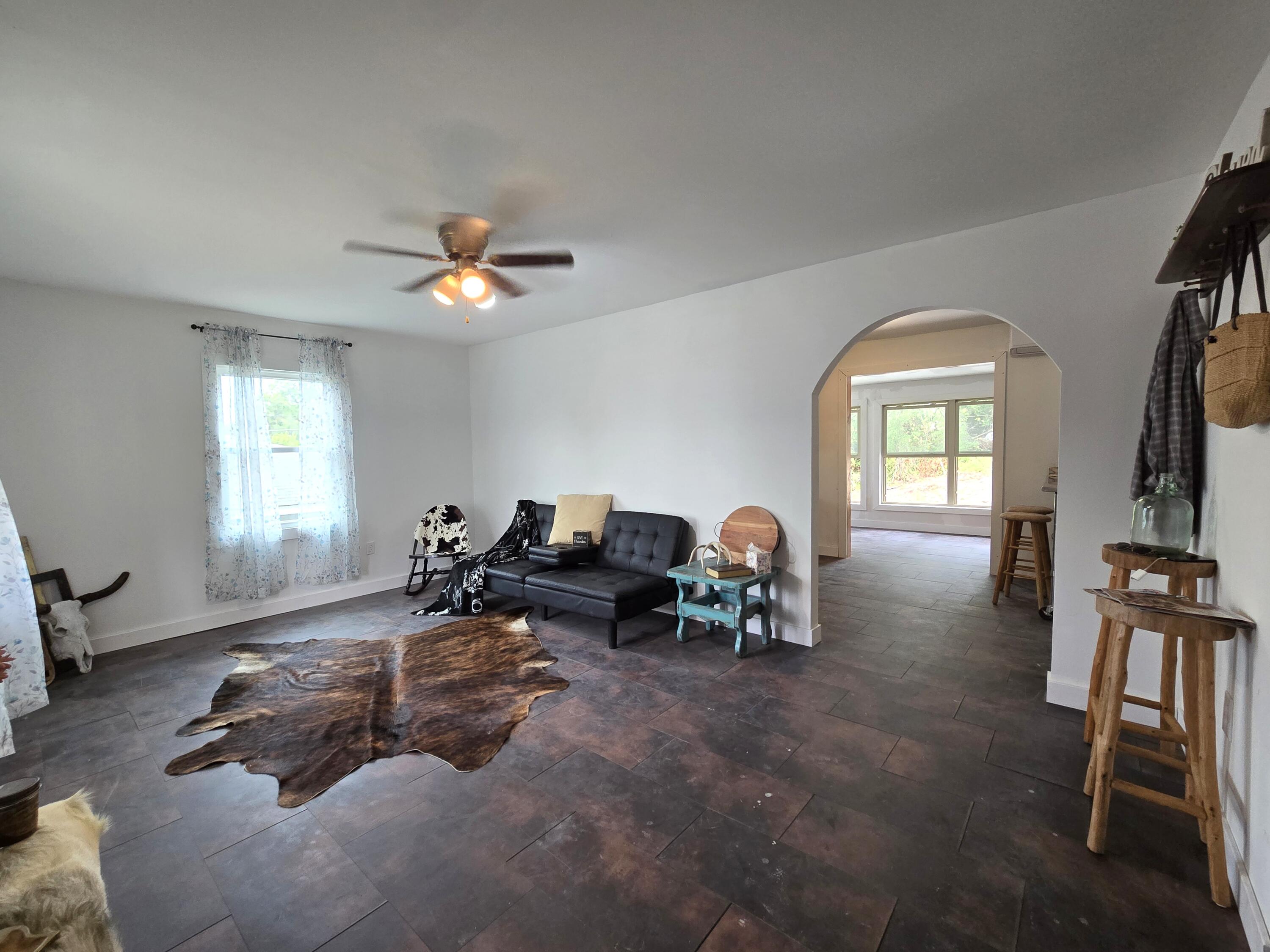 202 East Grand Avenue Property Photo 14