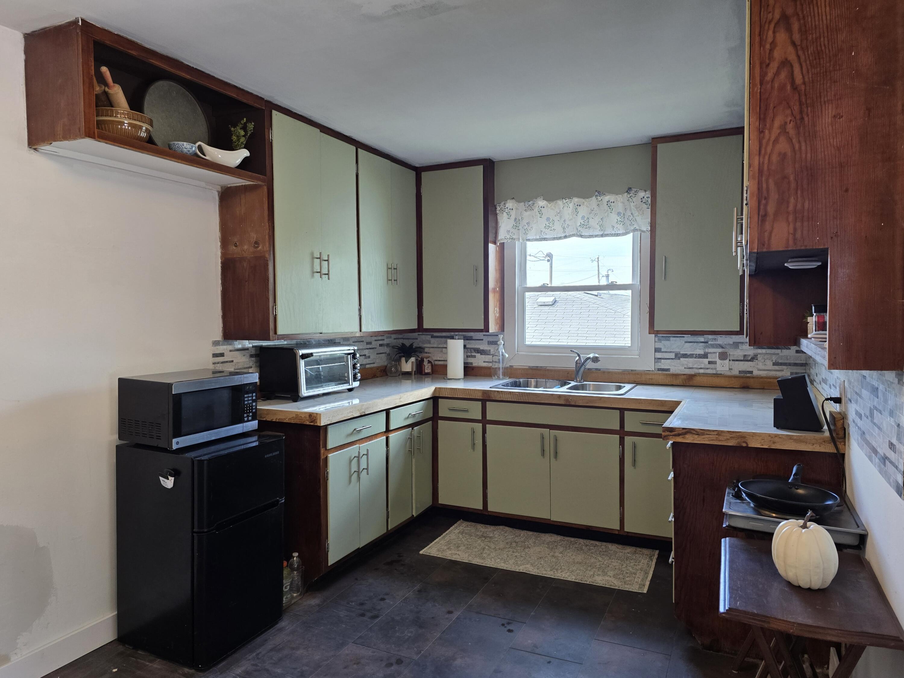 202 East Grand Avenue Property Photo 17