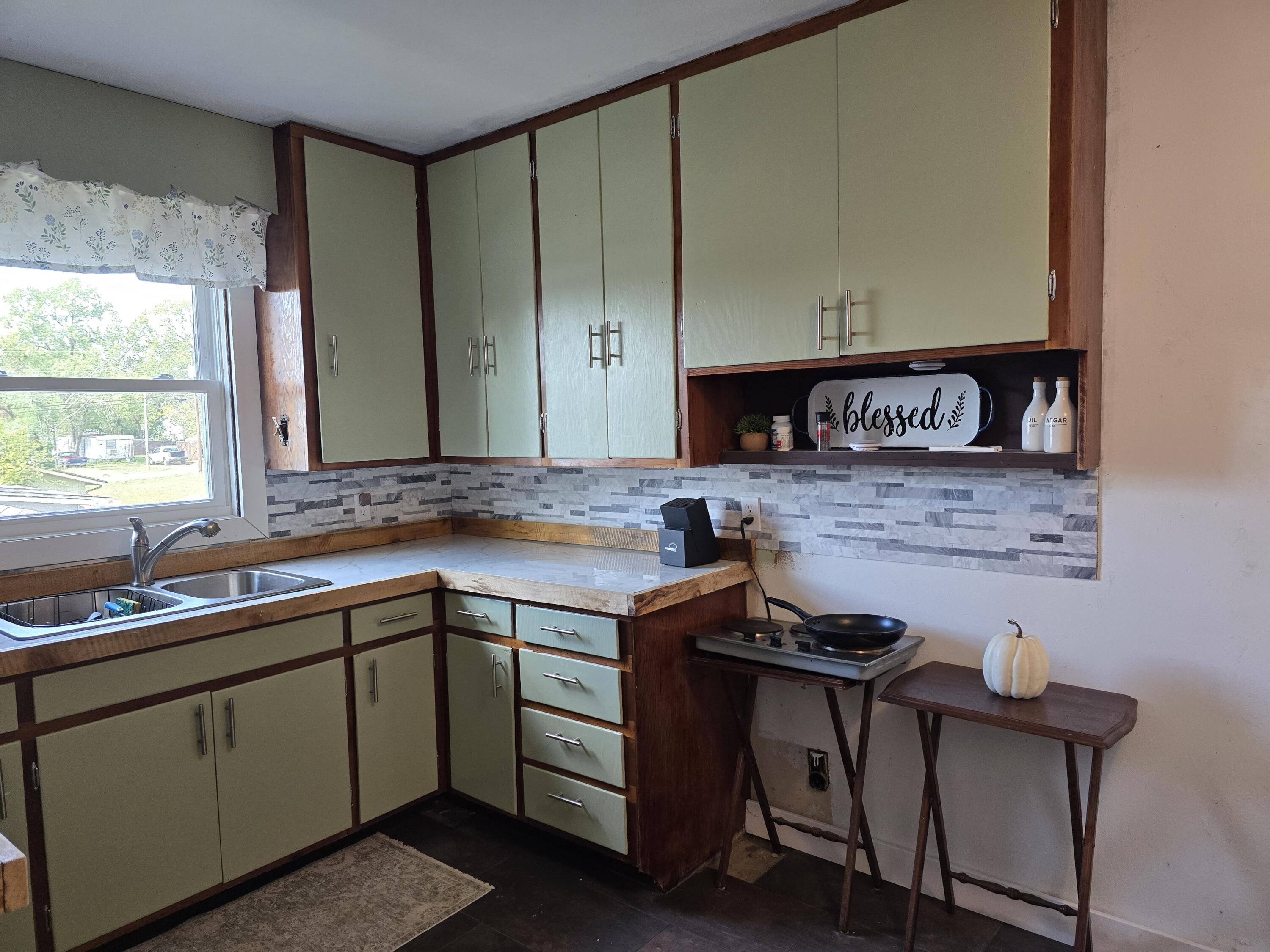 202 East Grand Avenue Property Photo 18