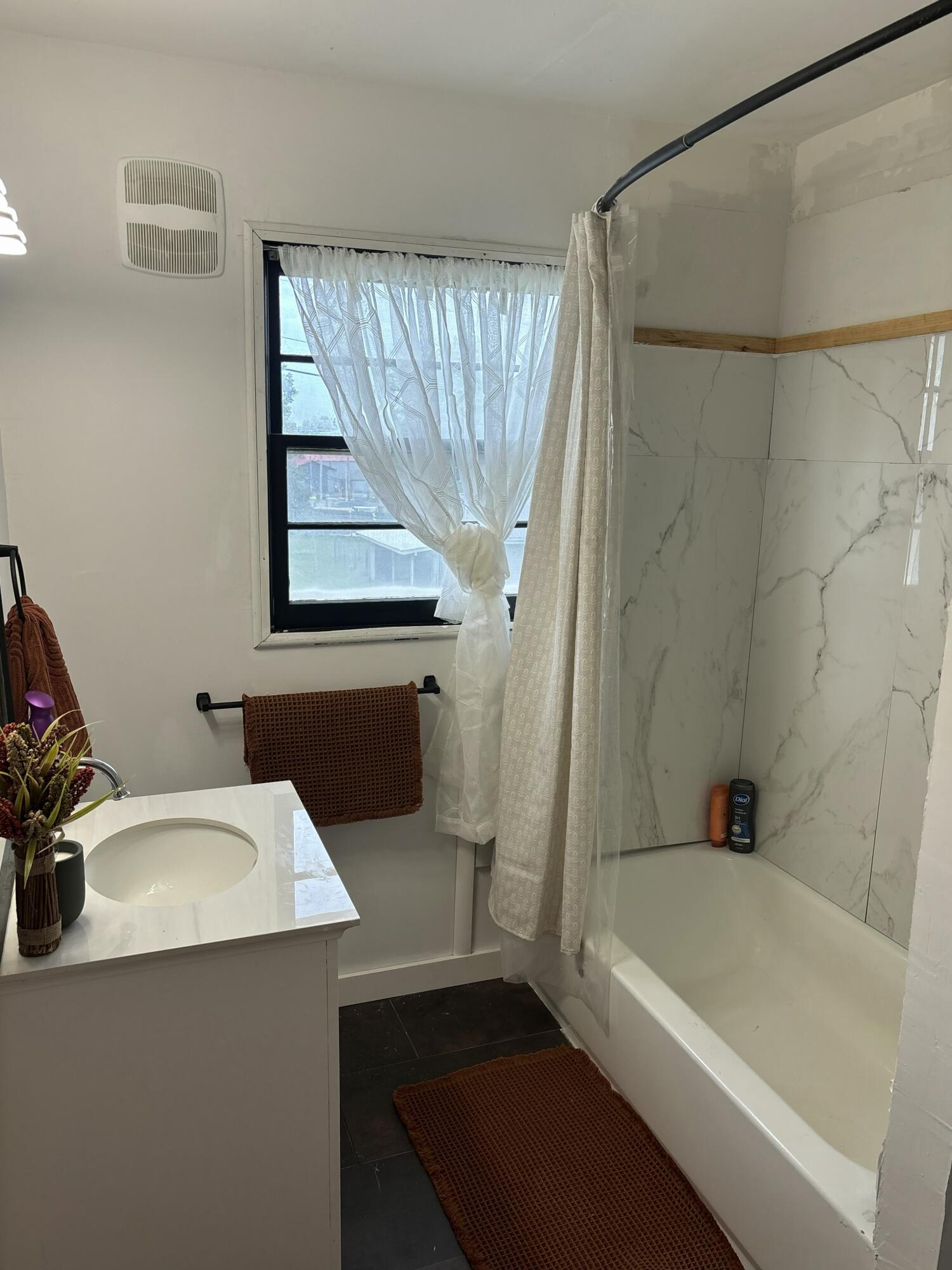 202 East Grand Avenue Property Photo 31