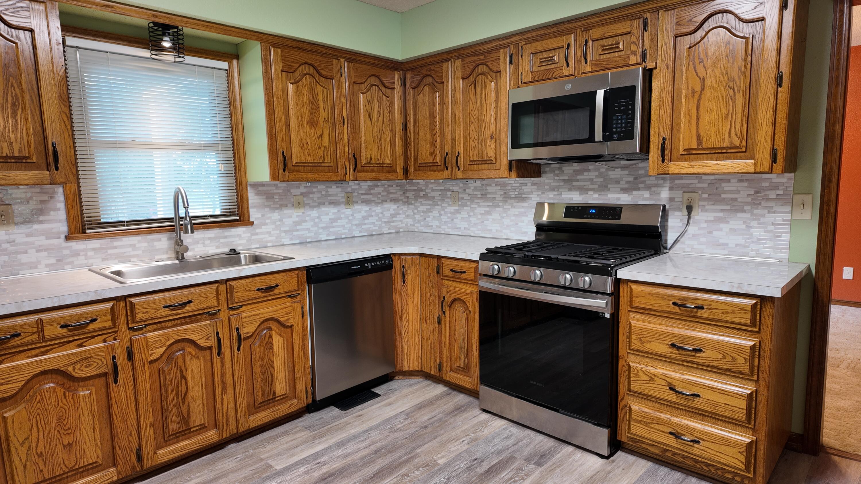 18663 Crawford Street Property Photo 15