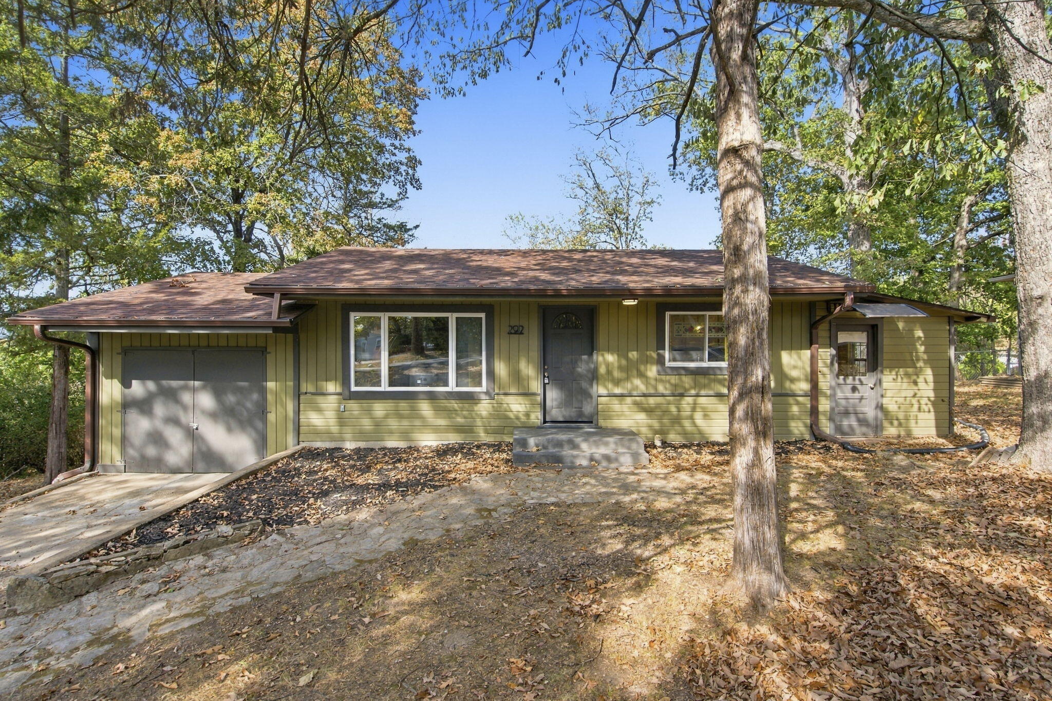 292 Lakeside Drive Property Photo 1