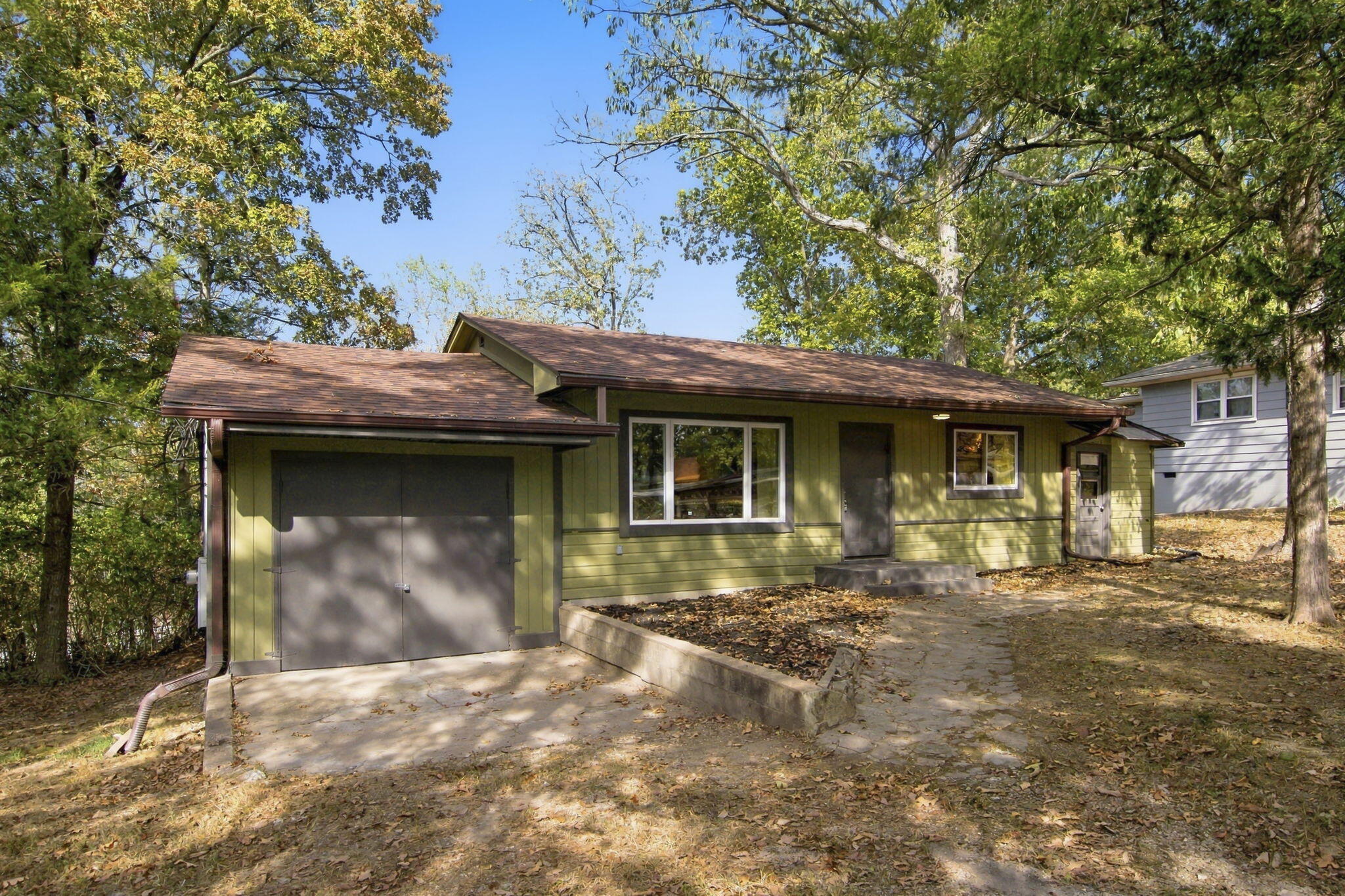 292 Lakeside Drive Property Photo 2