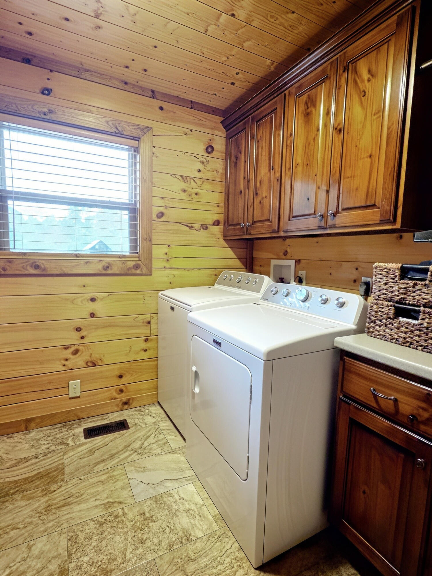 735 Carter 306 Property Photo 53