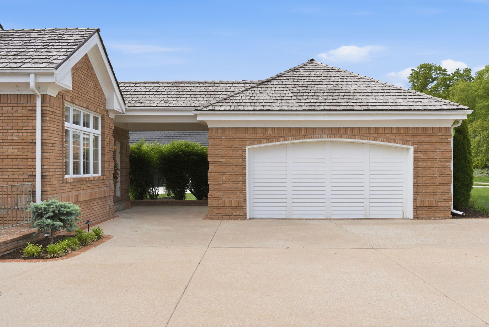 5722 South Castlebay Drive Property Photo 5