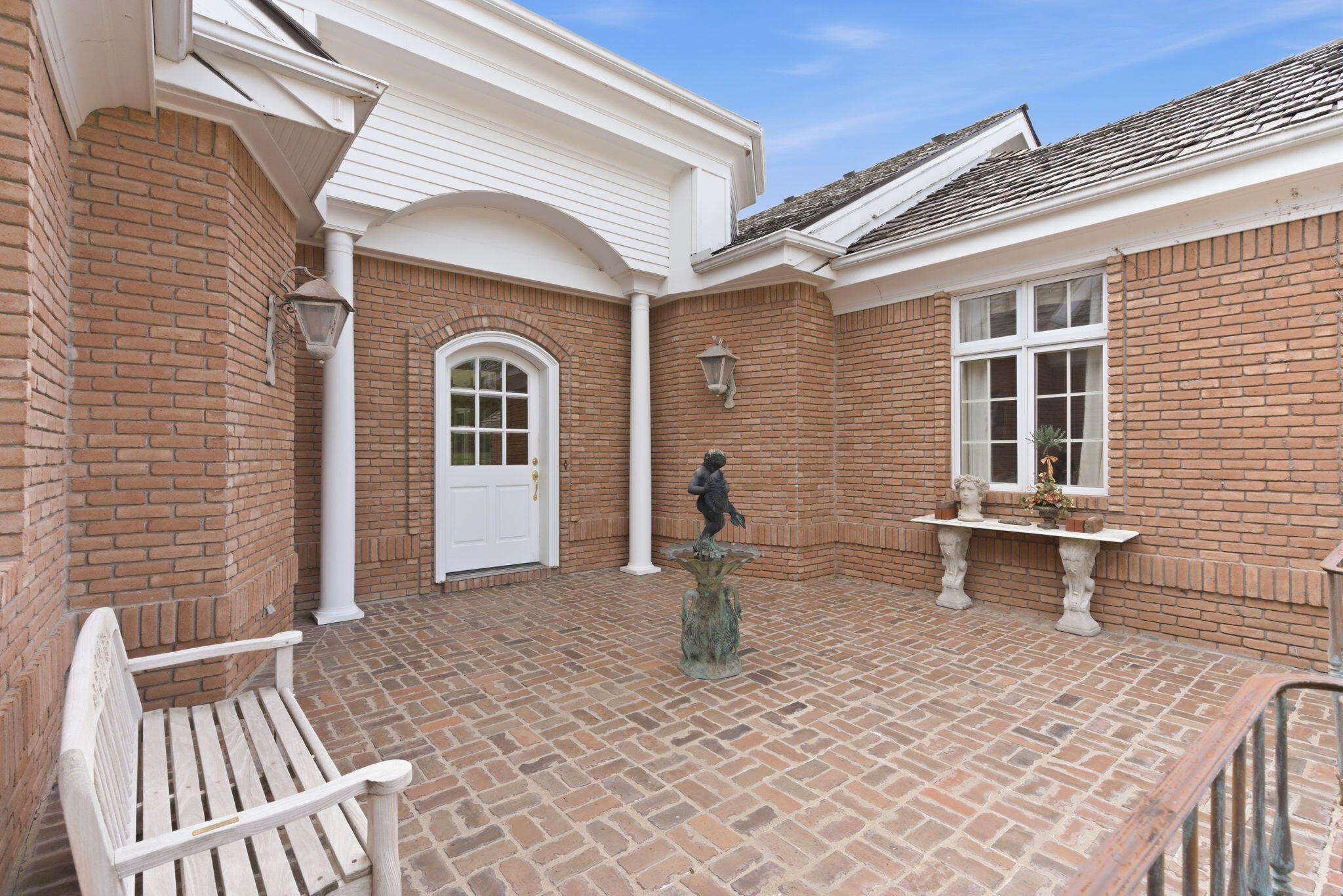 5722 South Castlebay Drive Property Photo 6