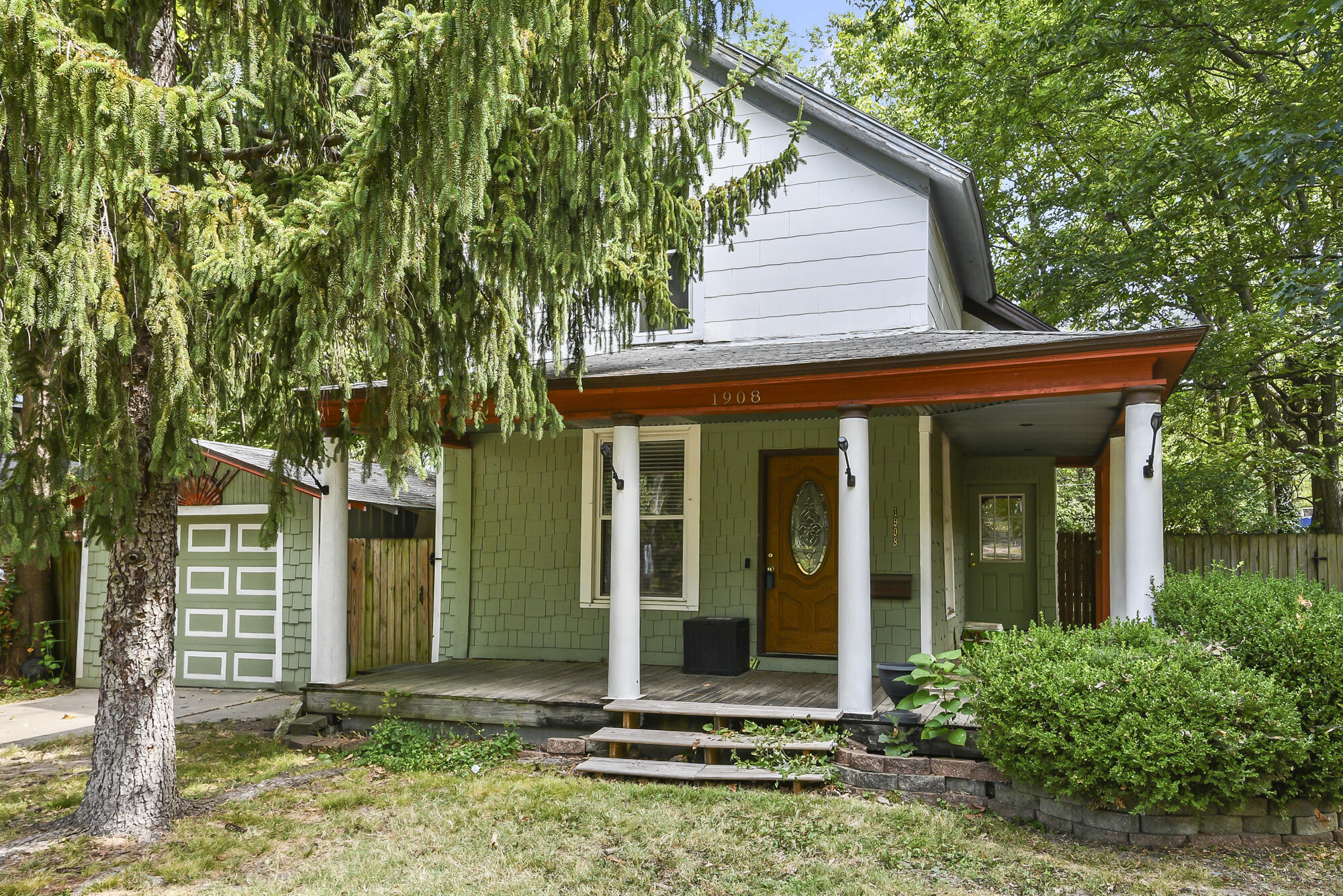 1908 North Robberson Avenue Property Photo 5