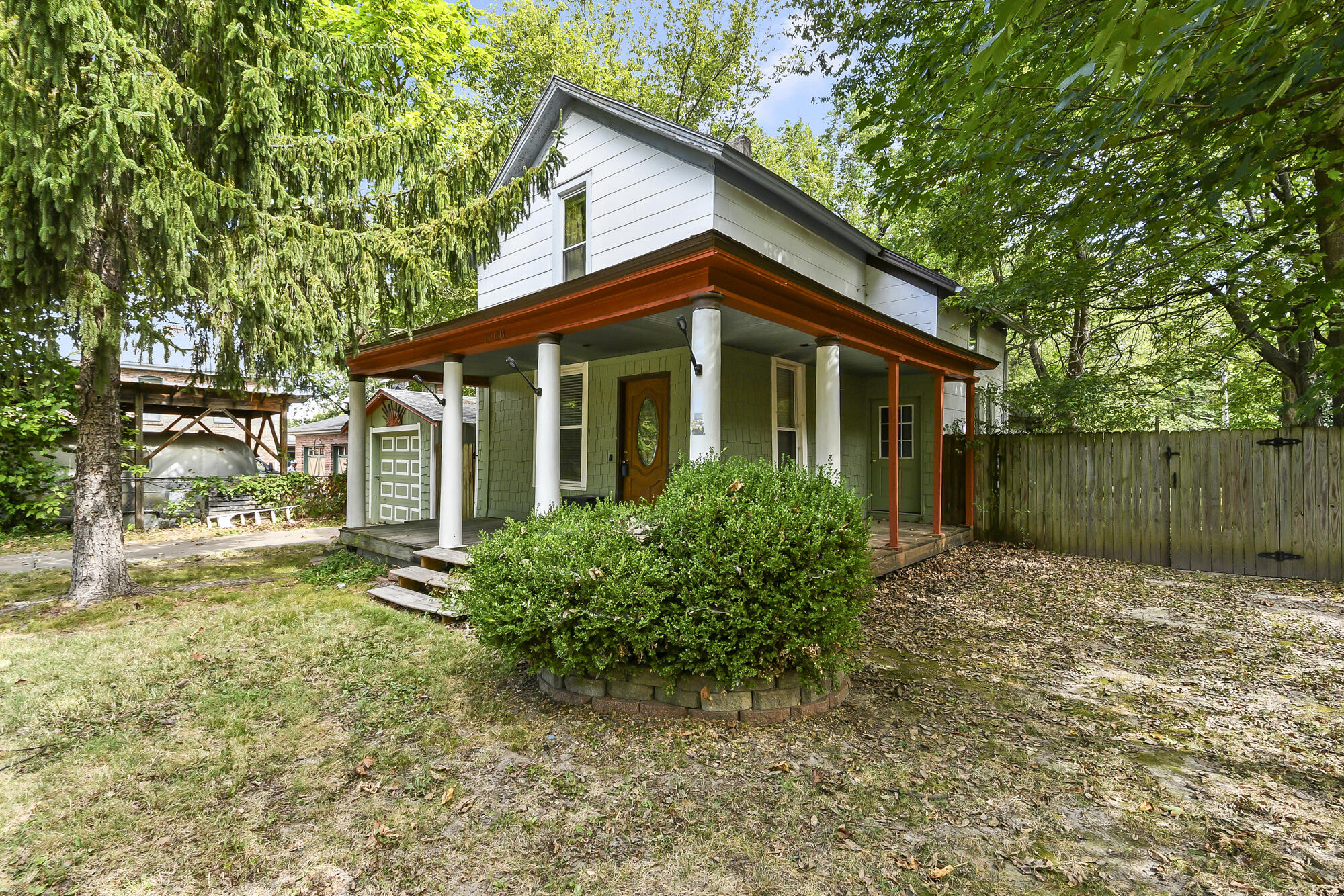 1908 North Robberson Avenue Property Photo 6