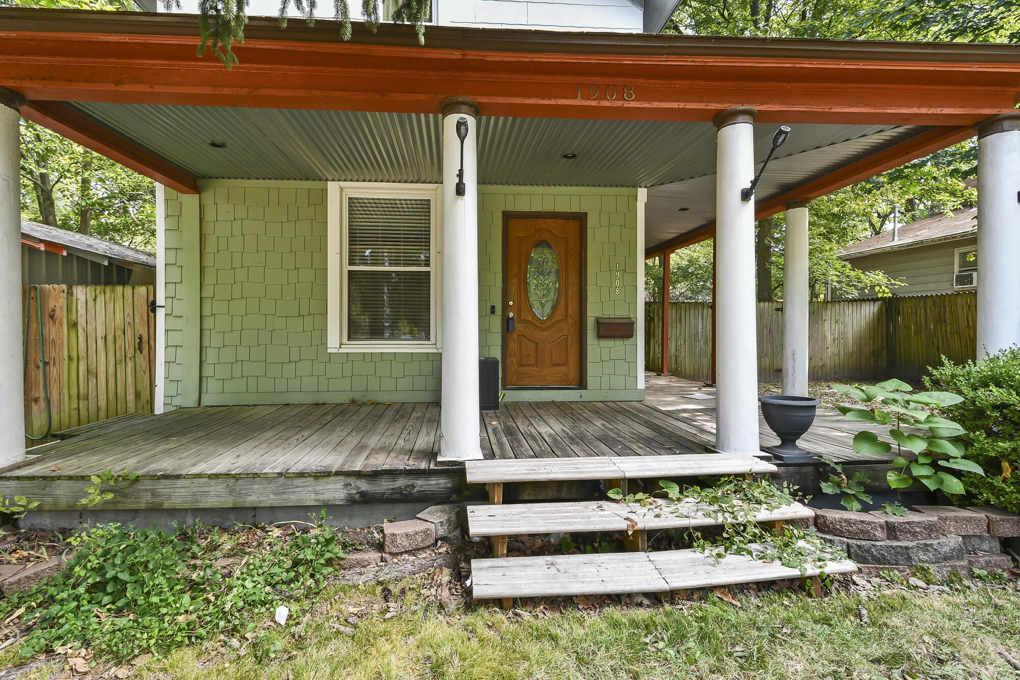1908 North Robberson Avenue Property Photo 7