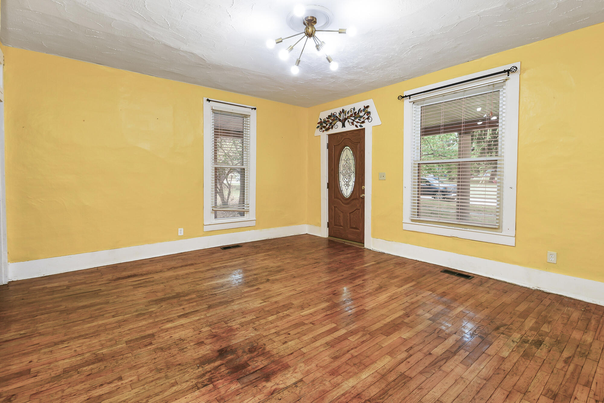 1908 North Robberson Avenue Property Photo 11