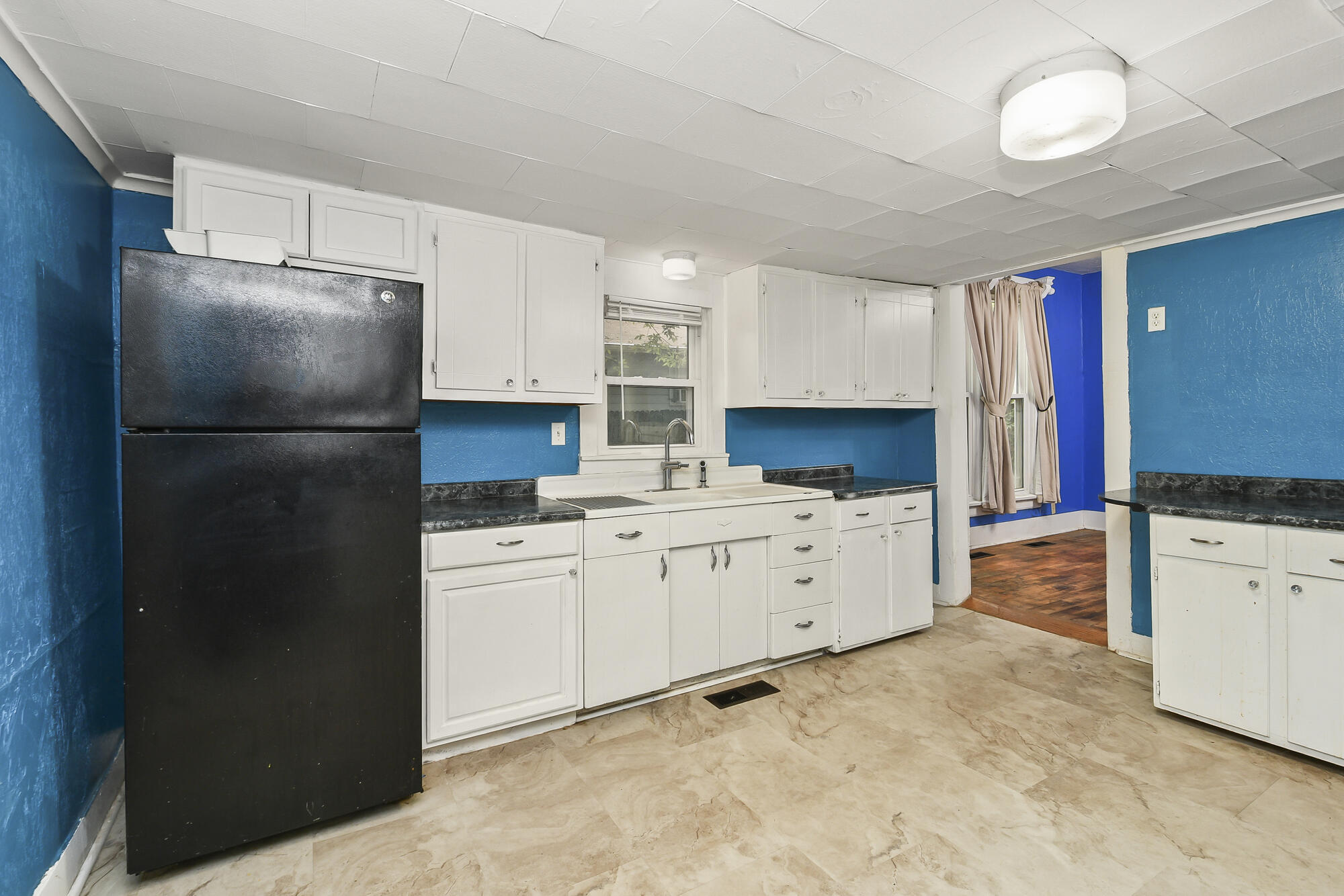 1908 North Robberson Avenue Property Photo 12