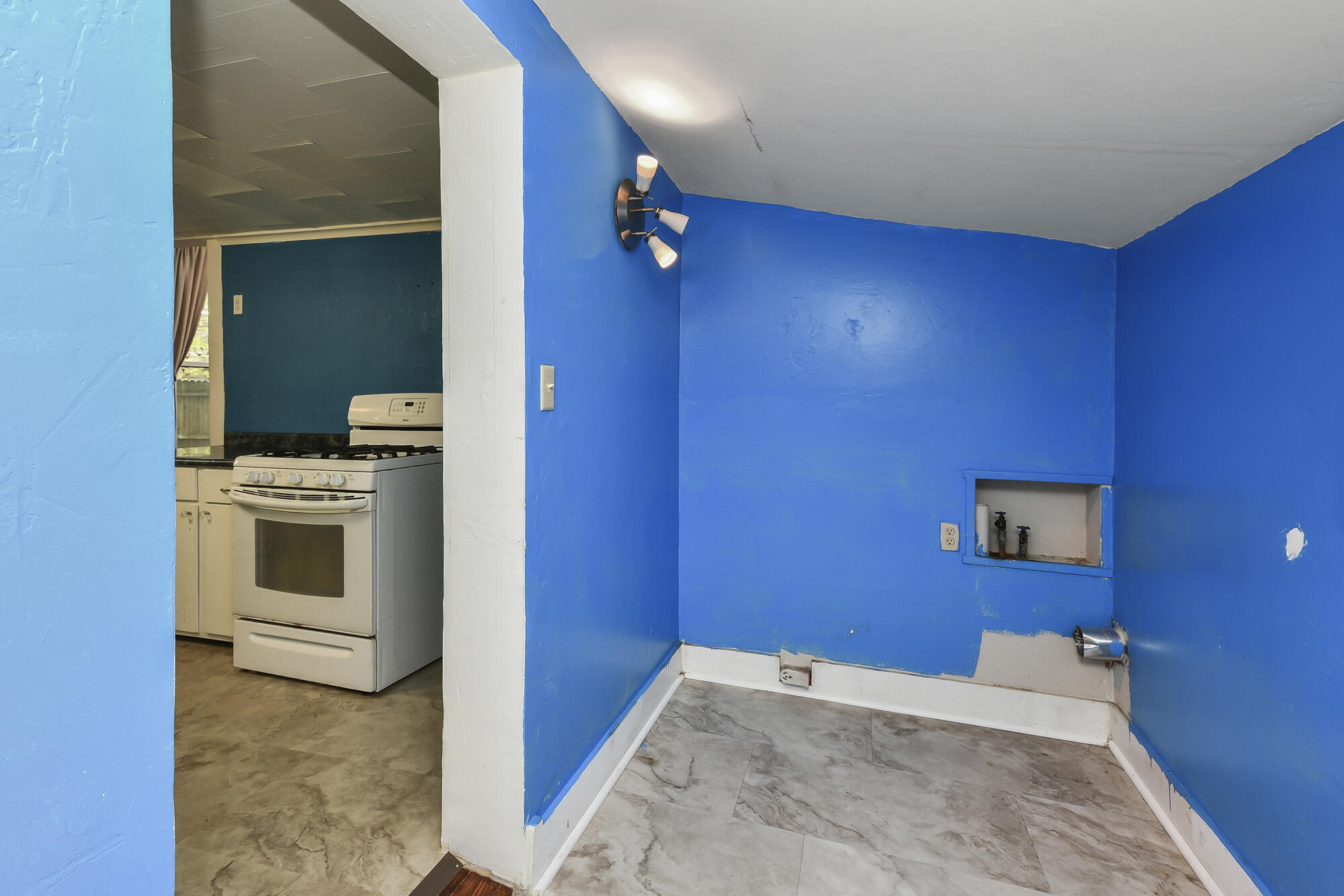 1908 North Robberson Avenue Property Photo 27