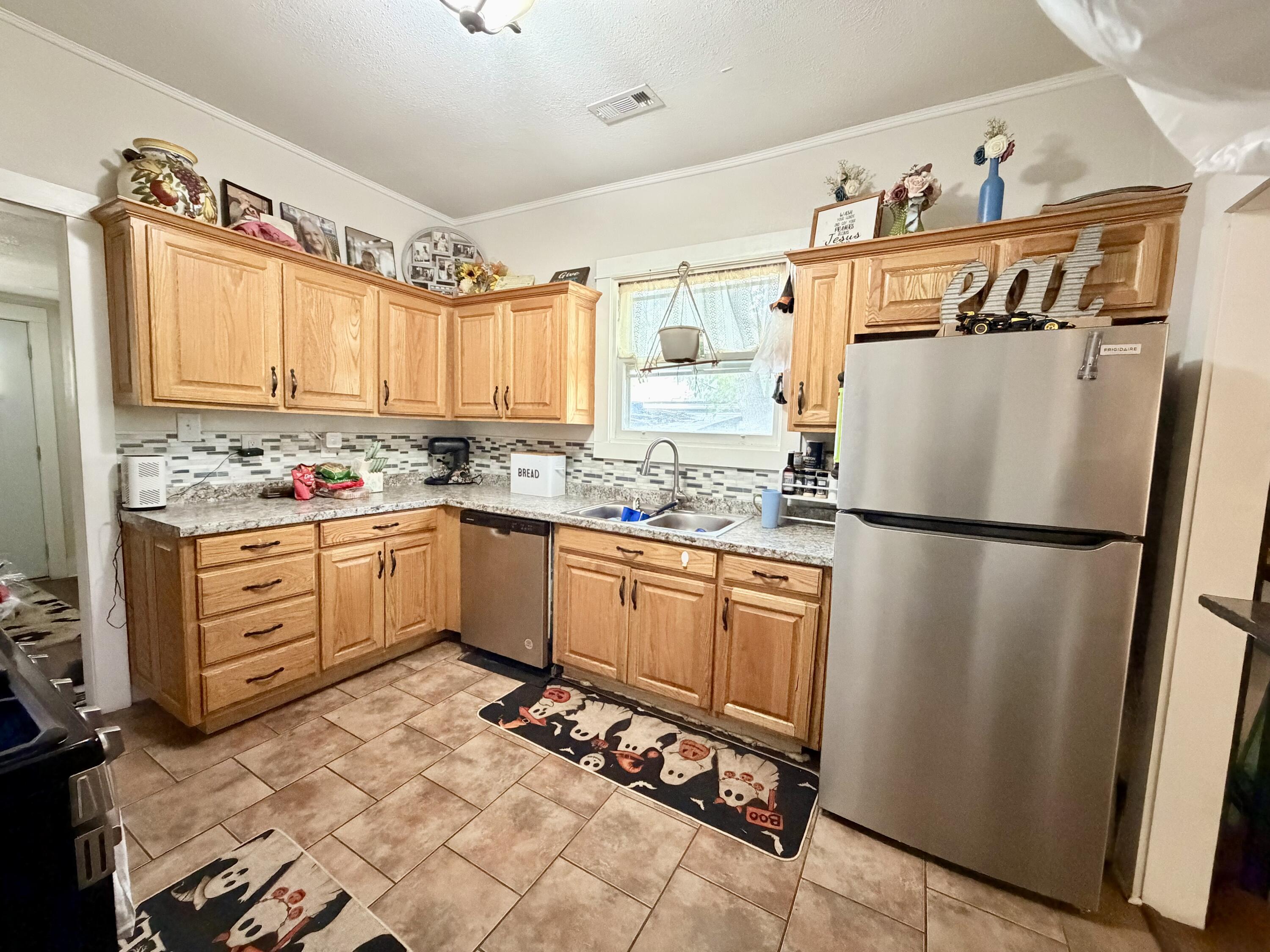 414 South Highland Avenue Property Photo 6
