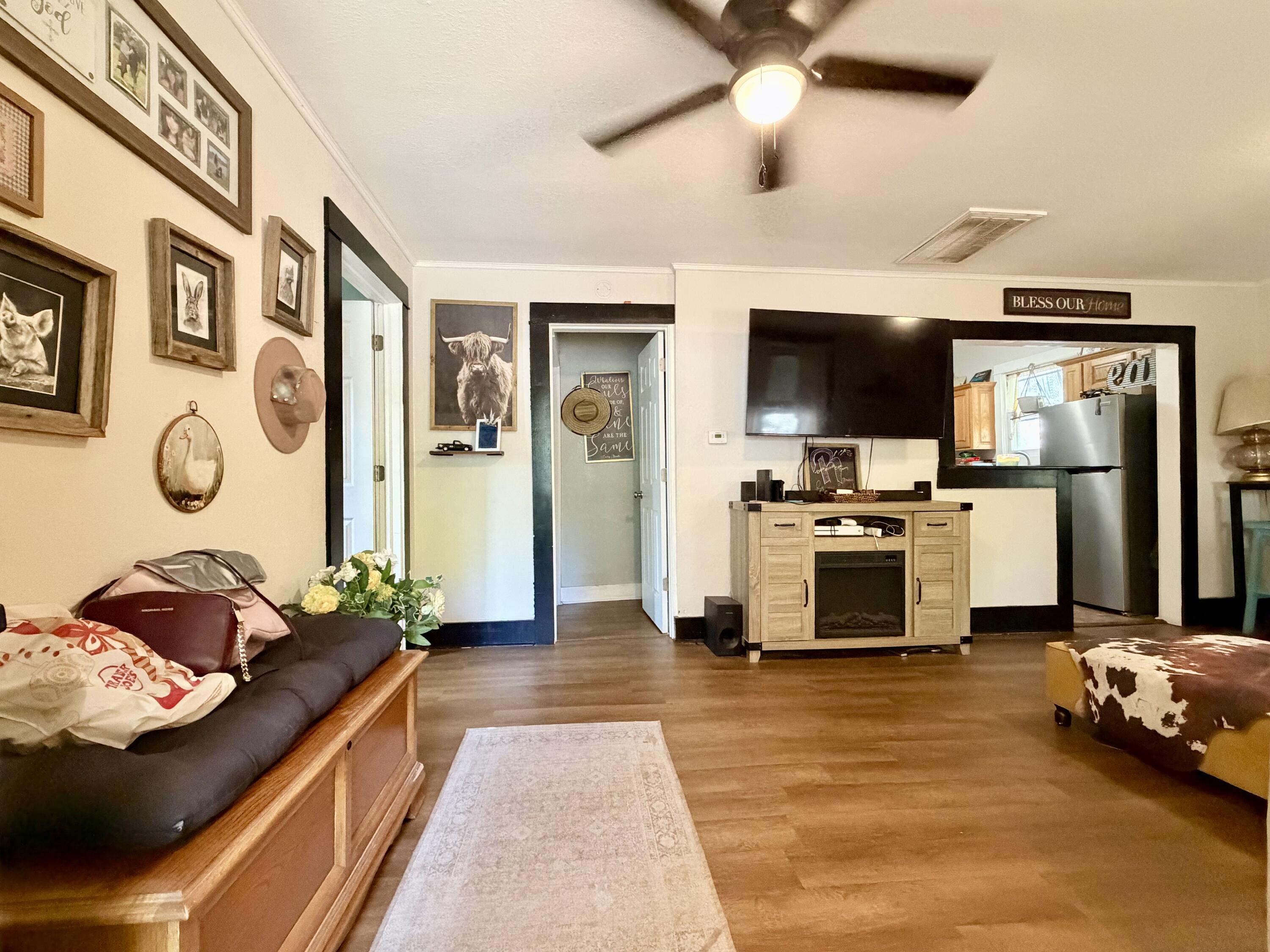 414 South Highland Avenue Property Photo 8