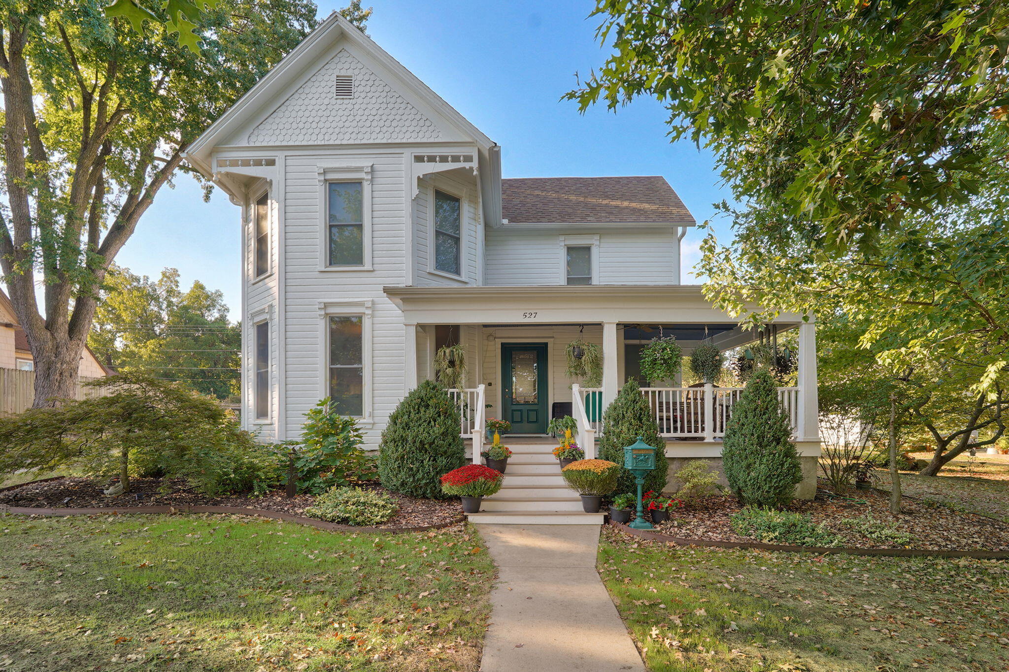 527 Center Street Property Photo 1