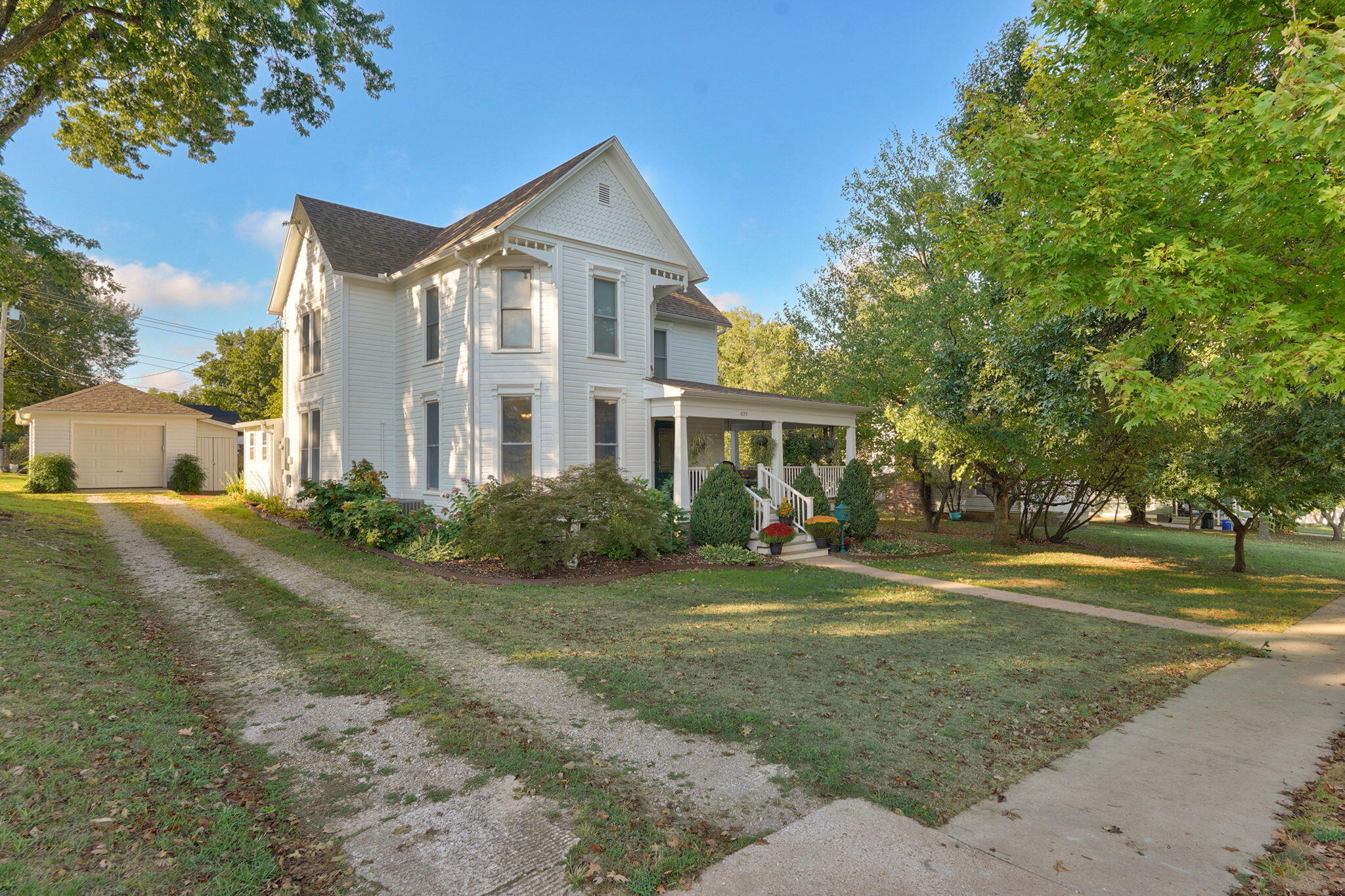 527 Center Street Property Photo 3