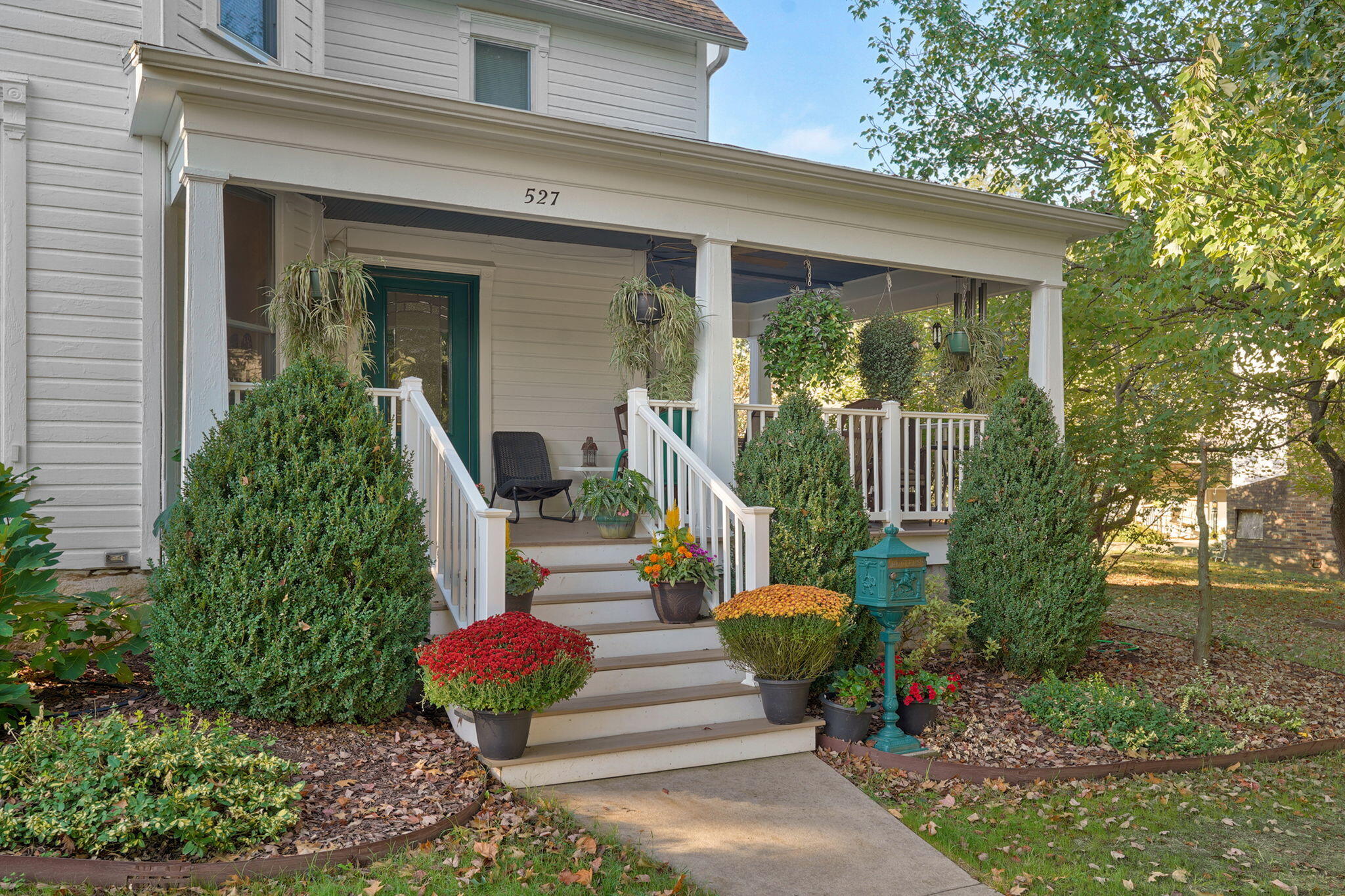 527 Center Street Property Photo 4