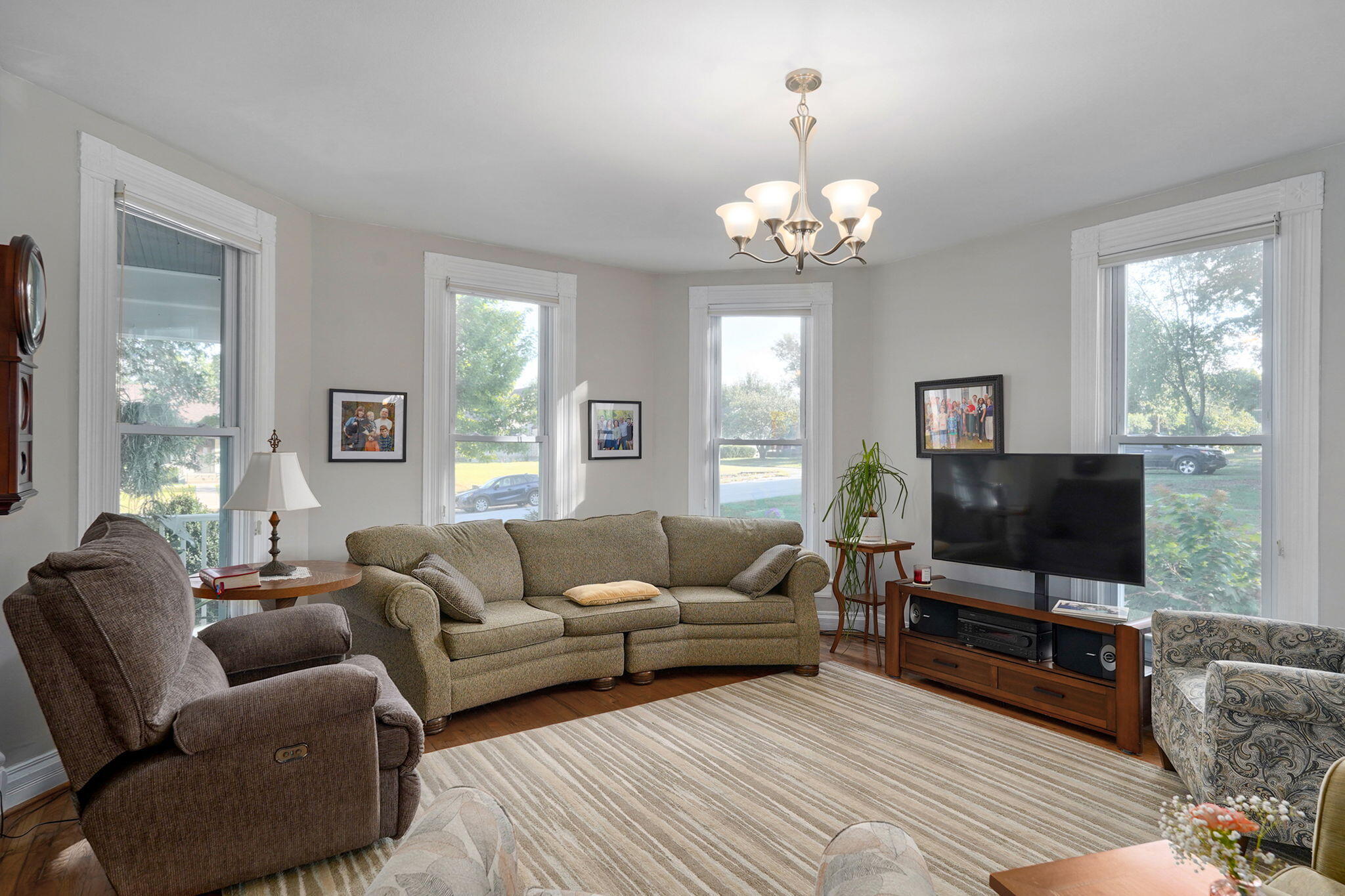 527 Center Street Property Photo 8