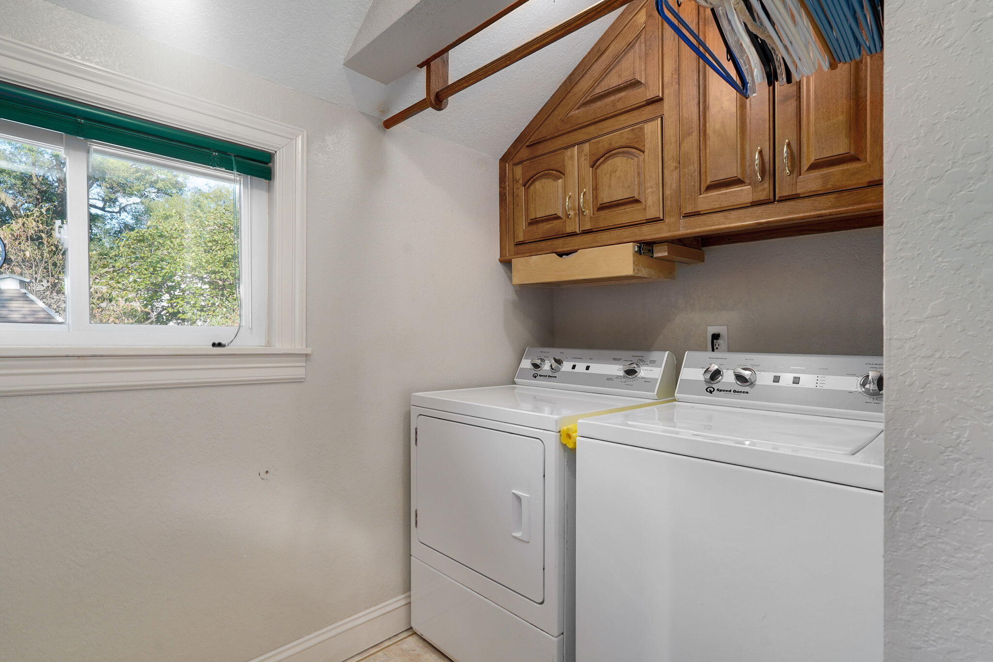527 Center Street Property Photo 28