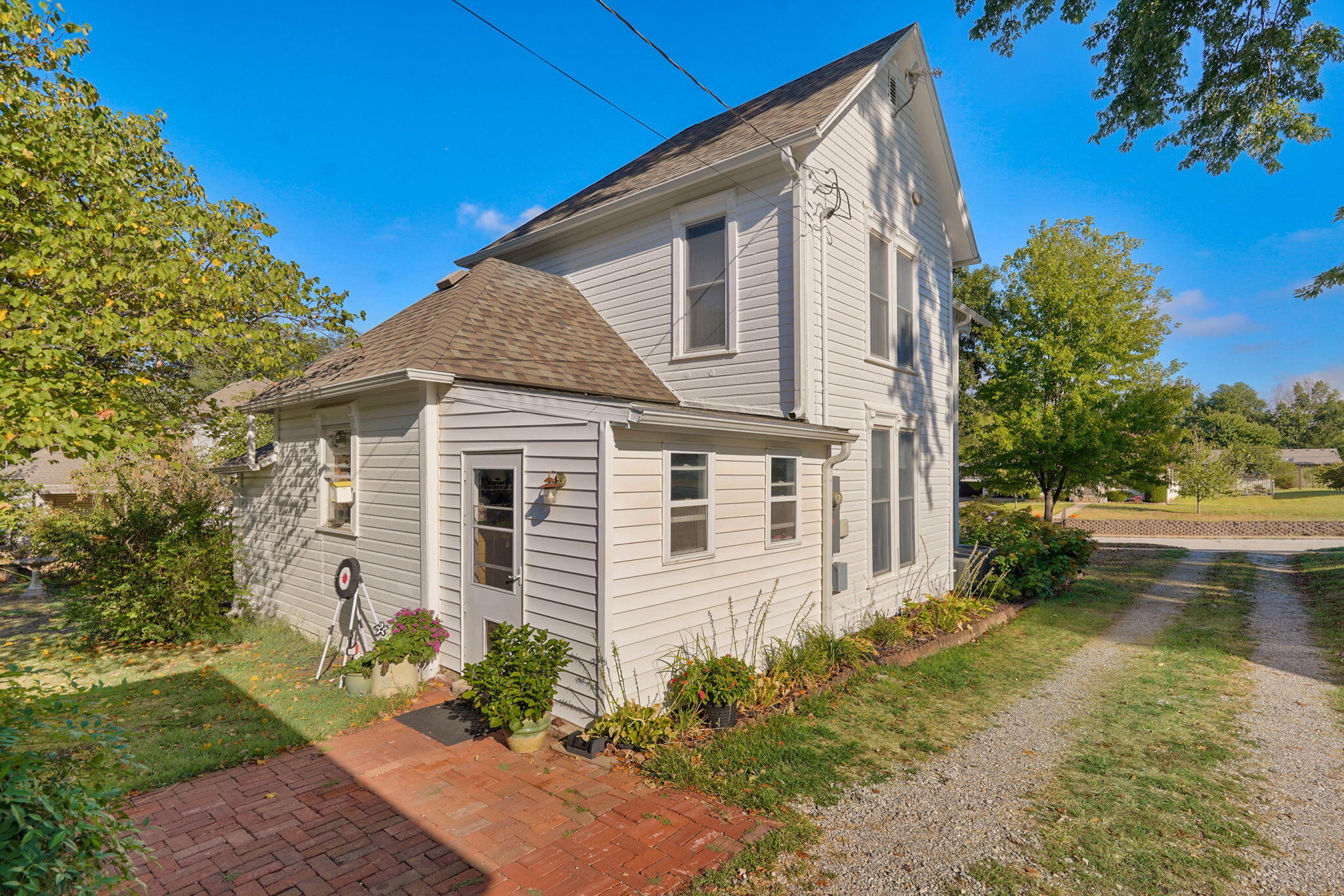 527 Center Street Property Photo 39