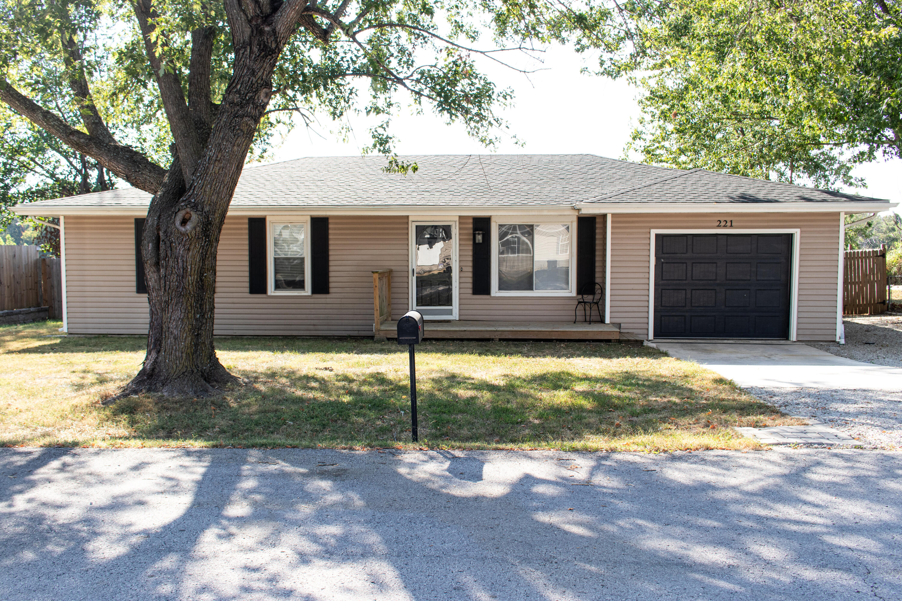 221 South Meadowlark Street Property Photo 1