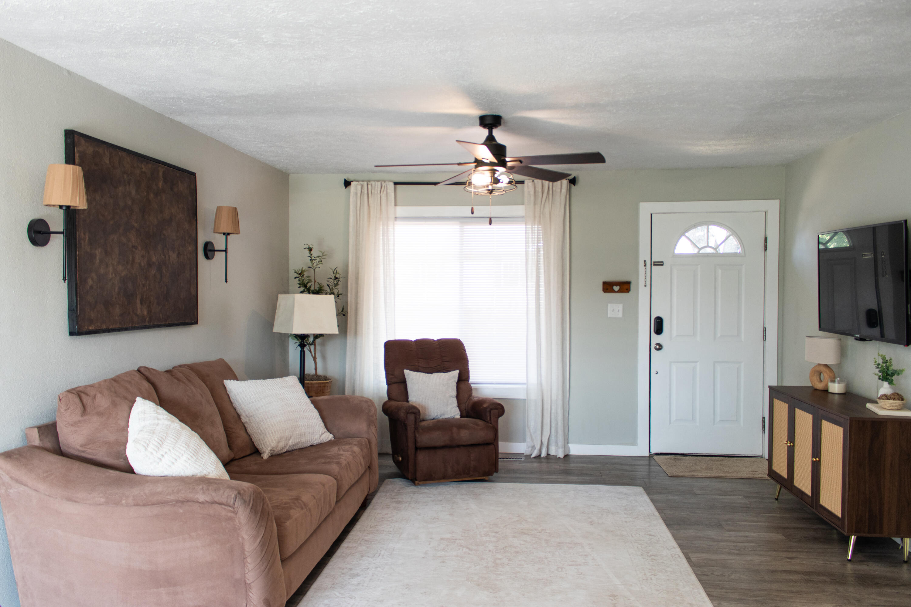 221 South Meadowlark Street Property Photo 2