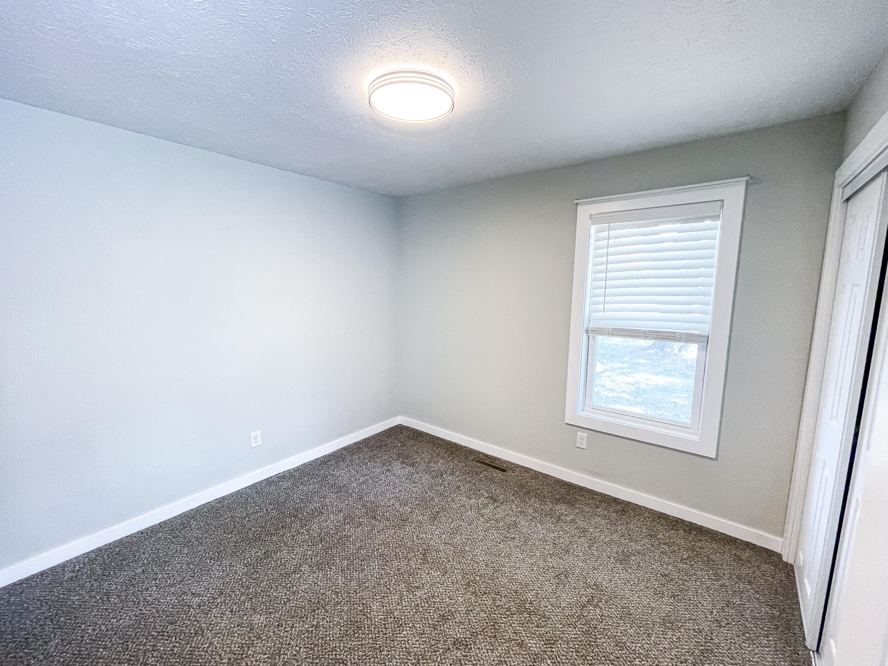 221 South Meadowlark Street Property Photo 10