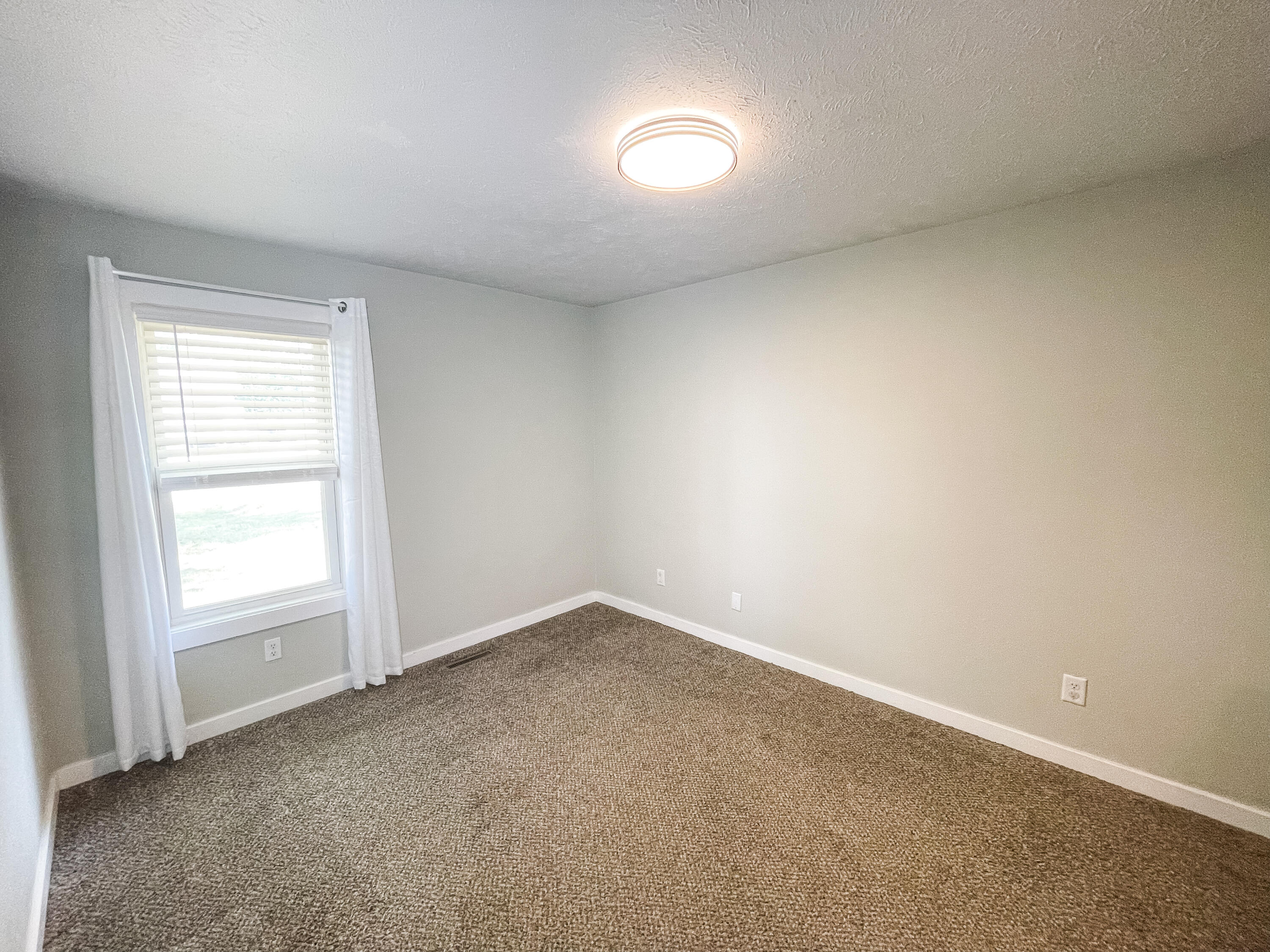 221 South Meadowlark Street Property Photo 11