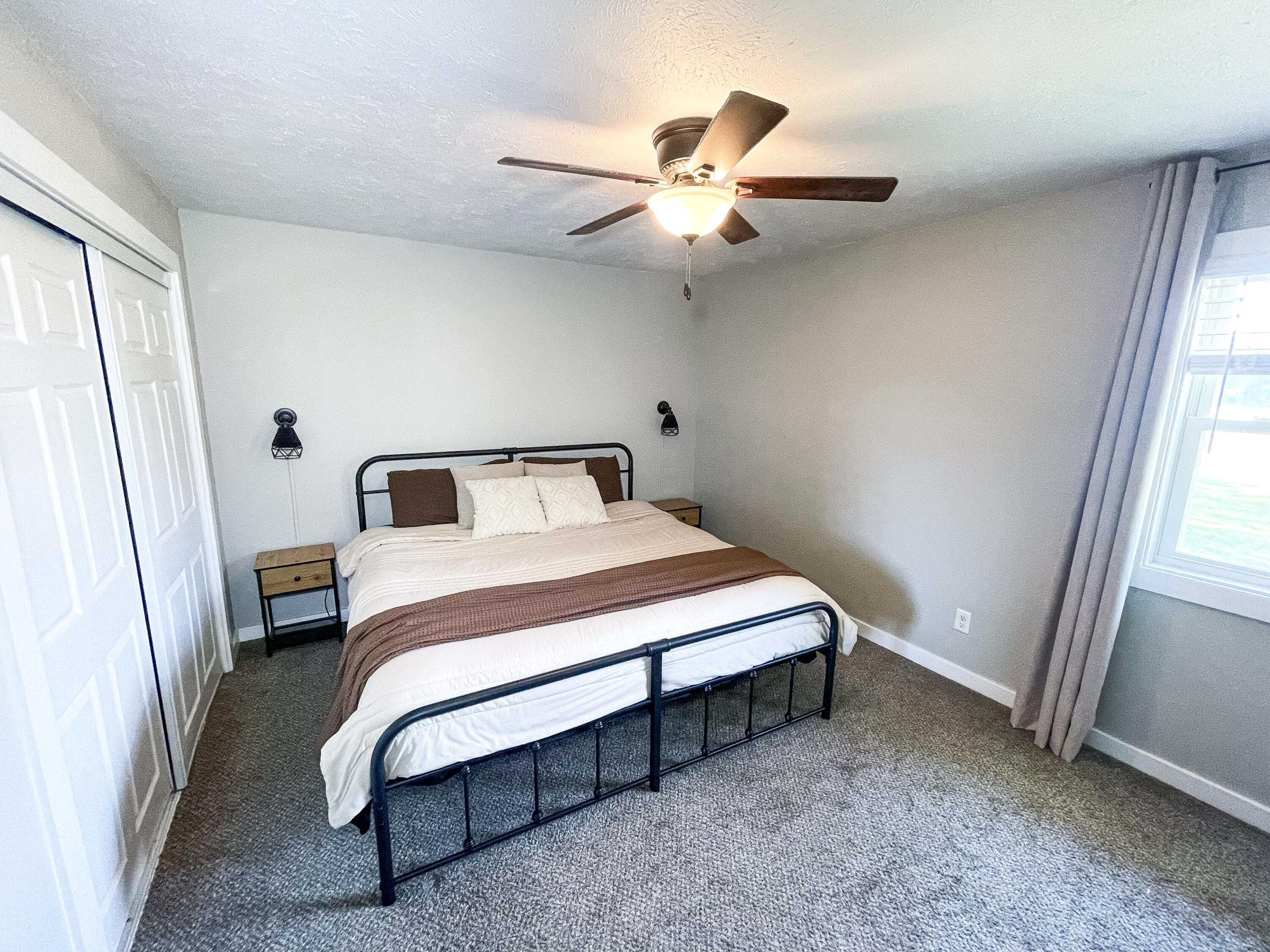 221 South Meadowlark Street Property Photo 12