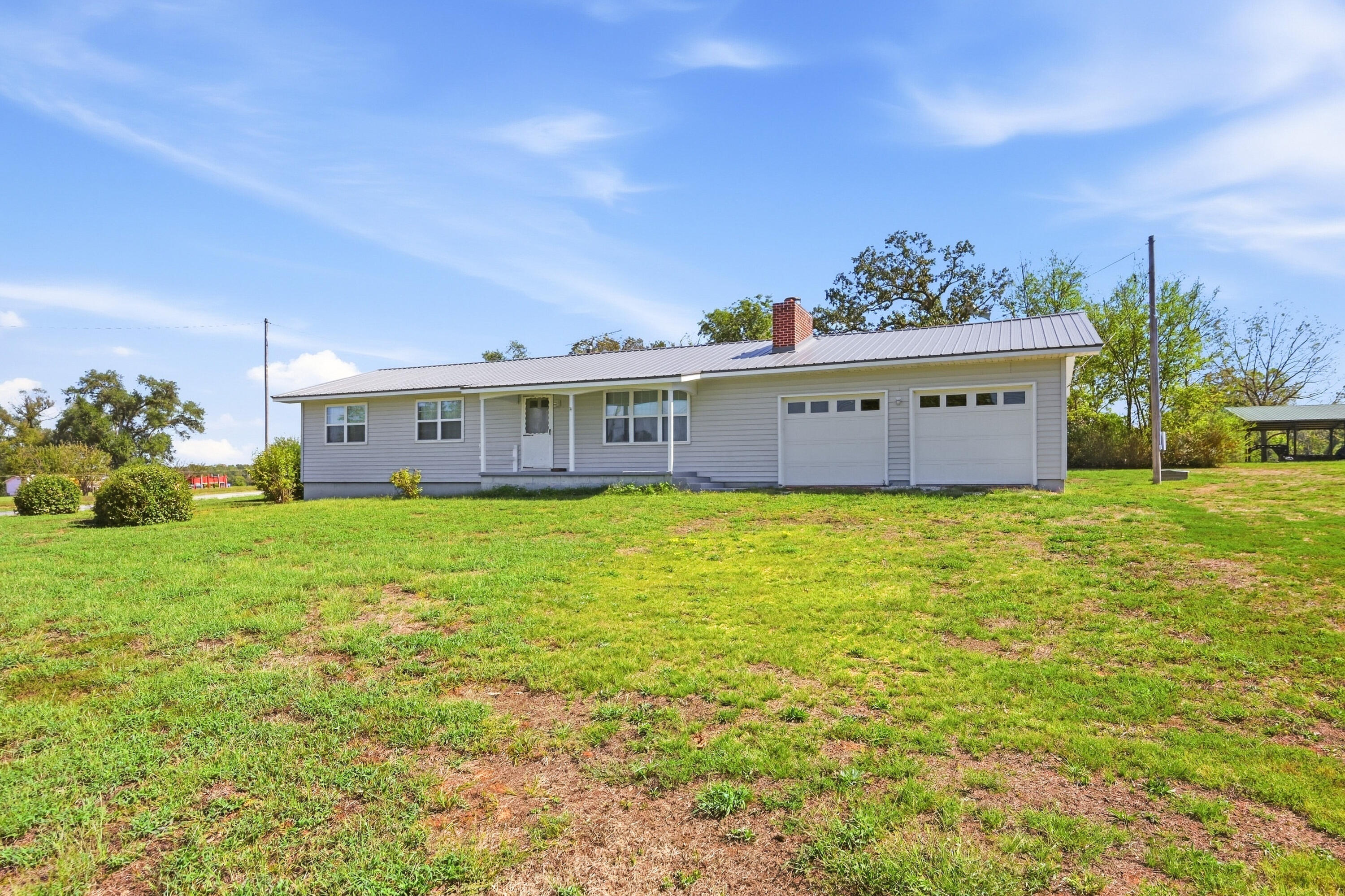18059 Highway O Property Photo 2