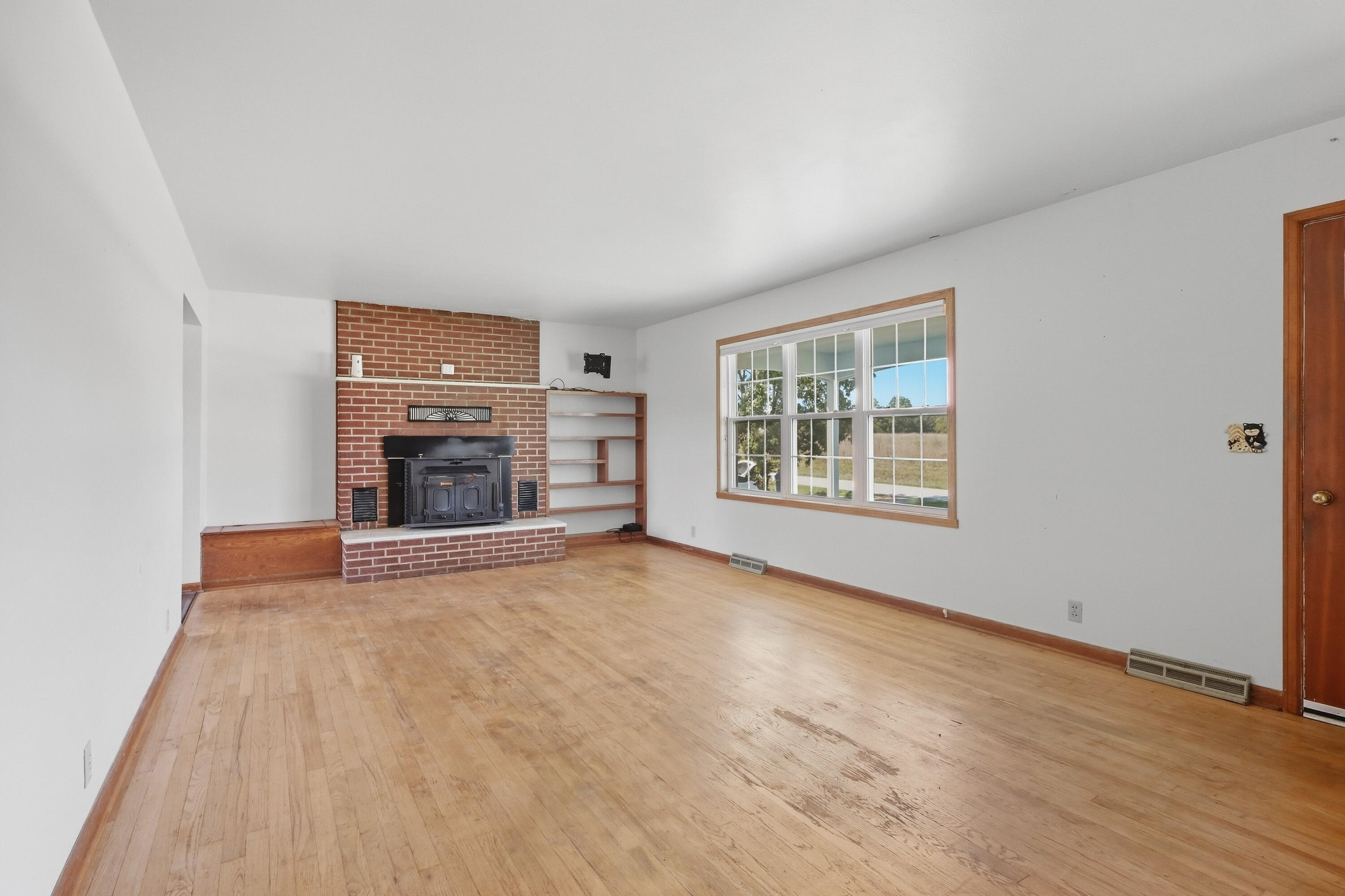 18059 Highway O Property Photo 8
