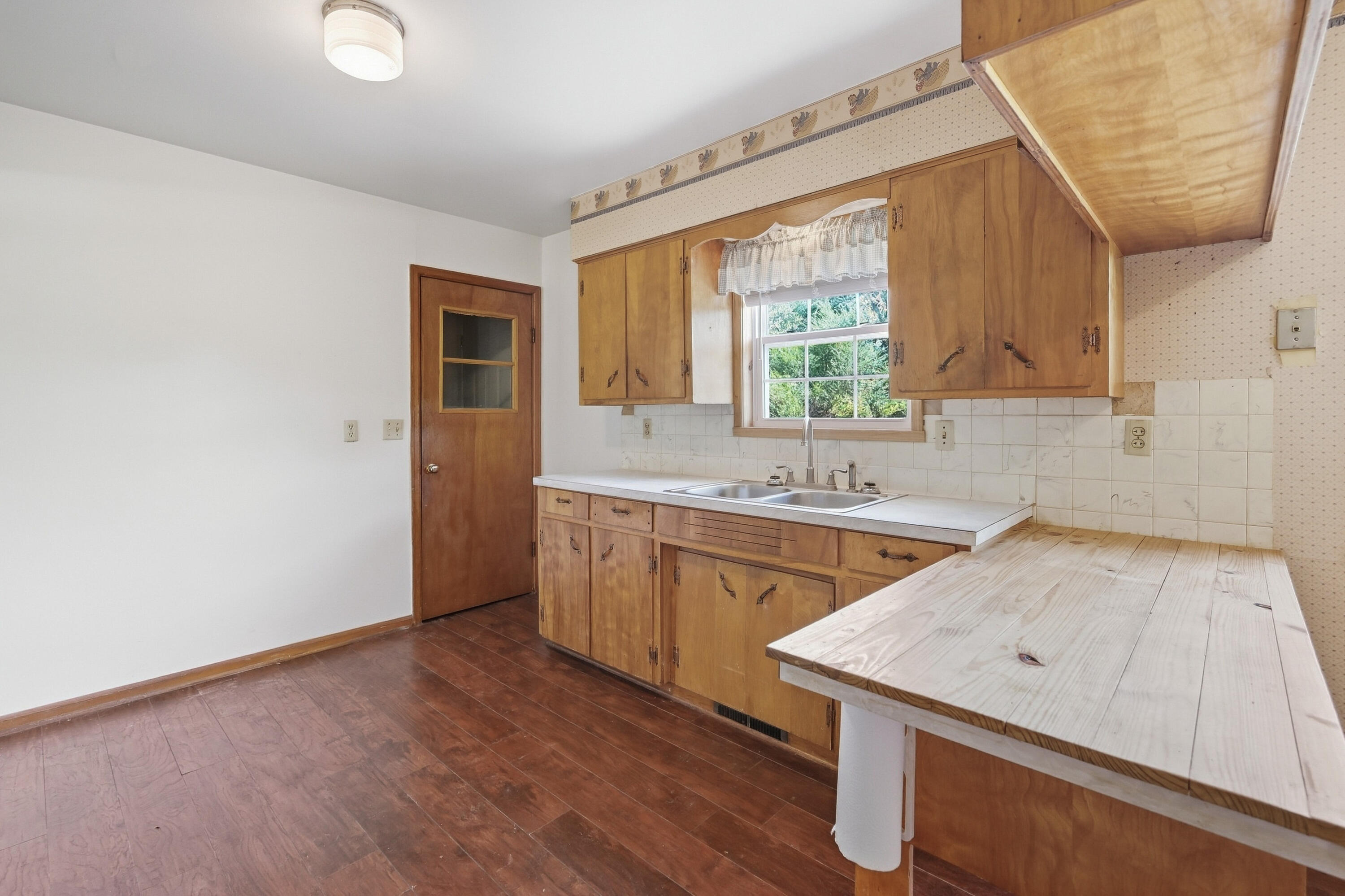 18059 Highway O Property Photo 13