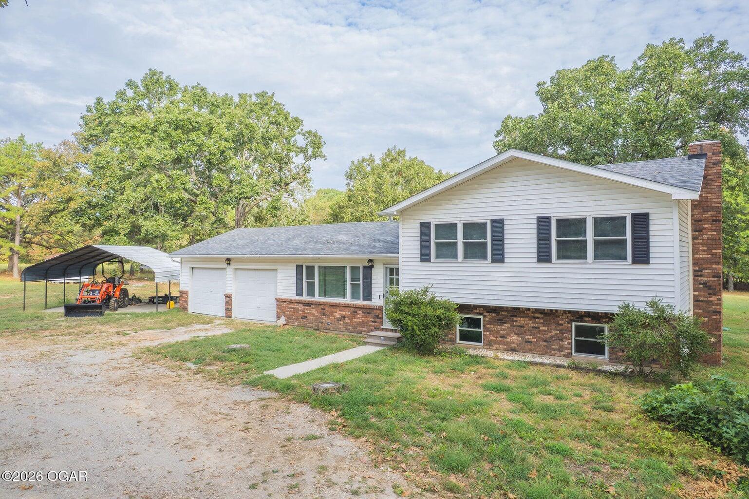 883 Lark Road Property Photo 2