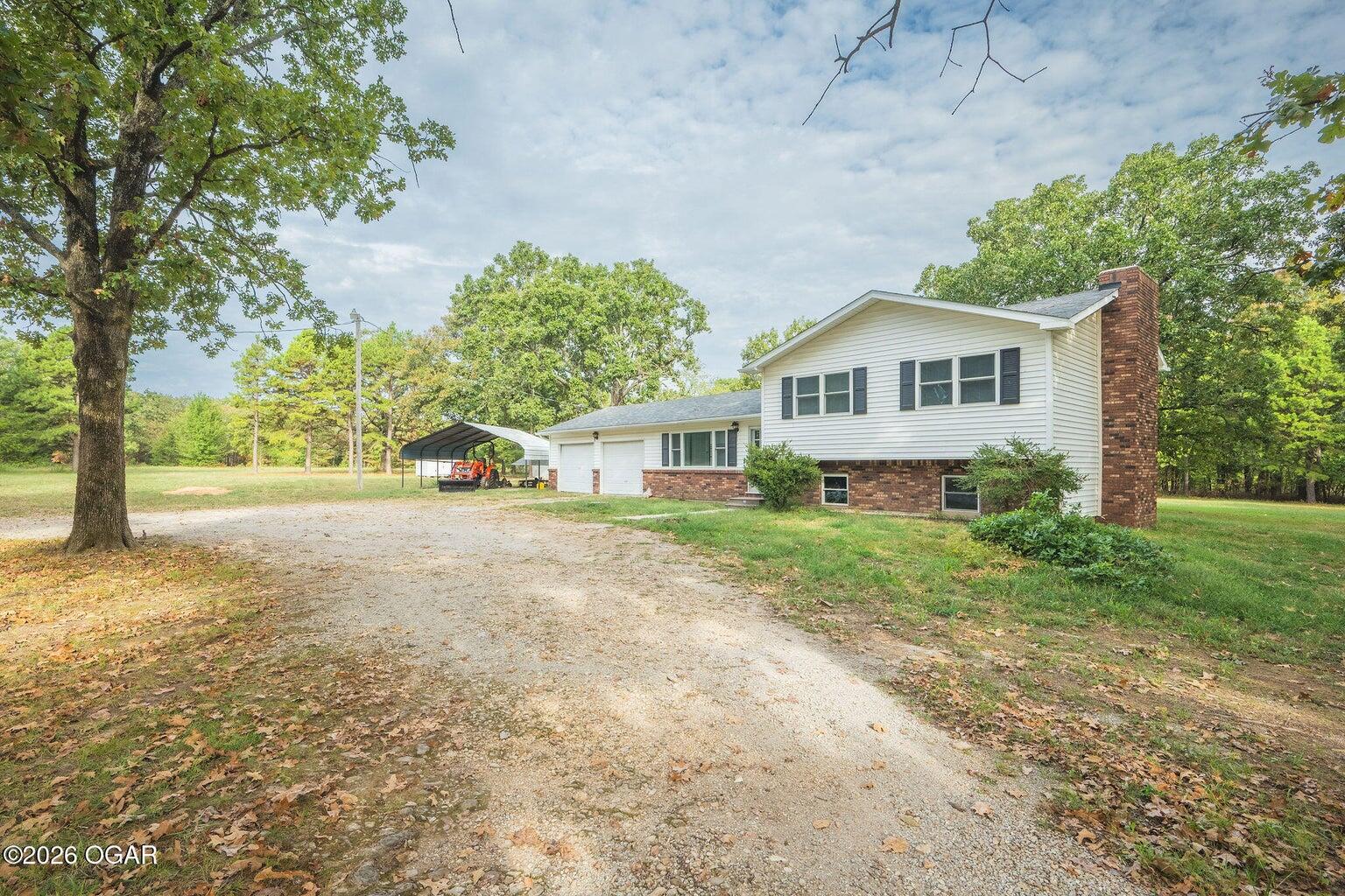 883 Lark Road Property Photo 3
