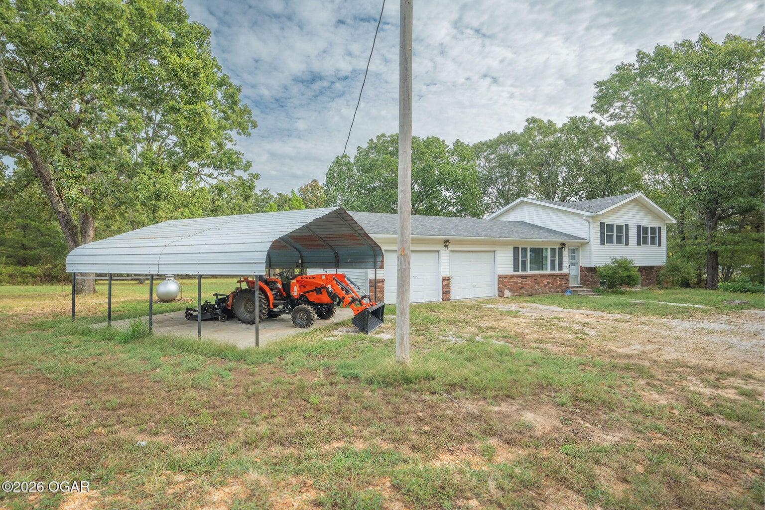 883 Lark Road Property Photo 4