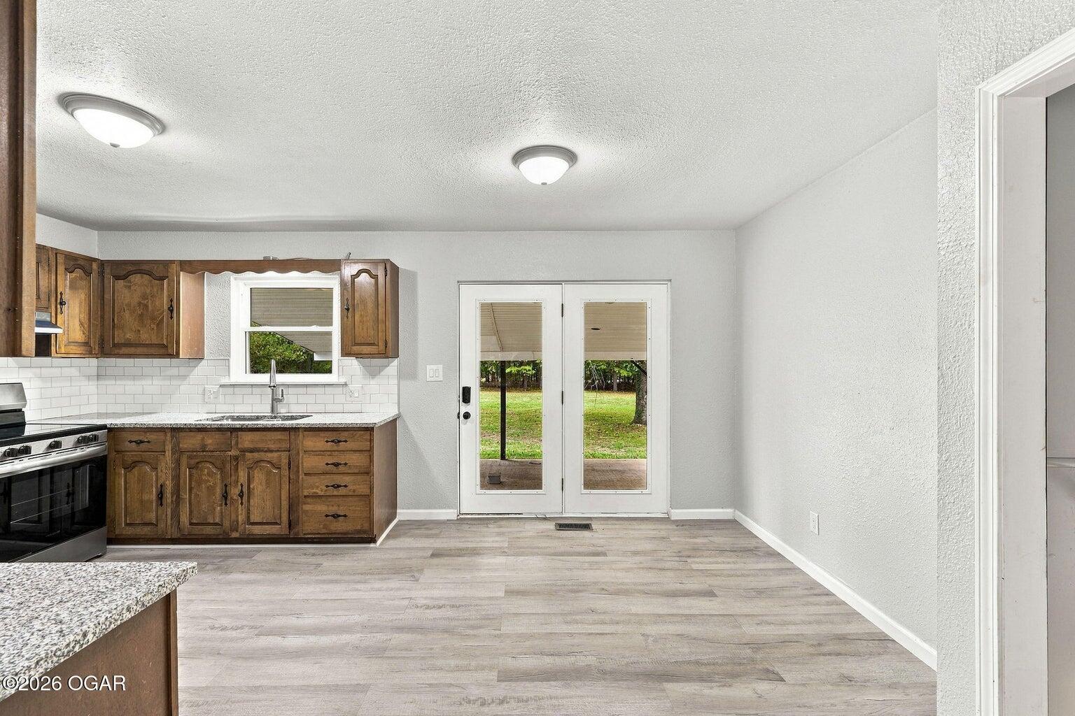 883 Lark Road Property Photo 8