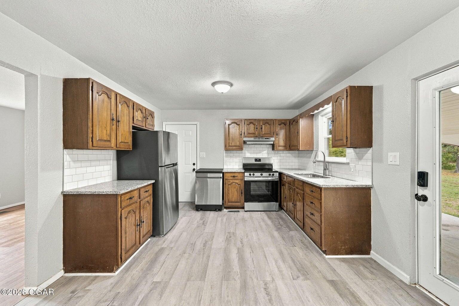 883 Lark Road Property Photo 9