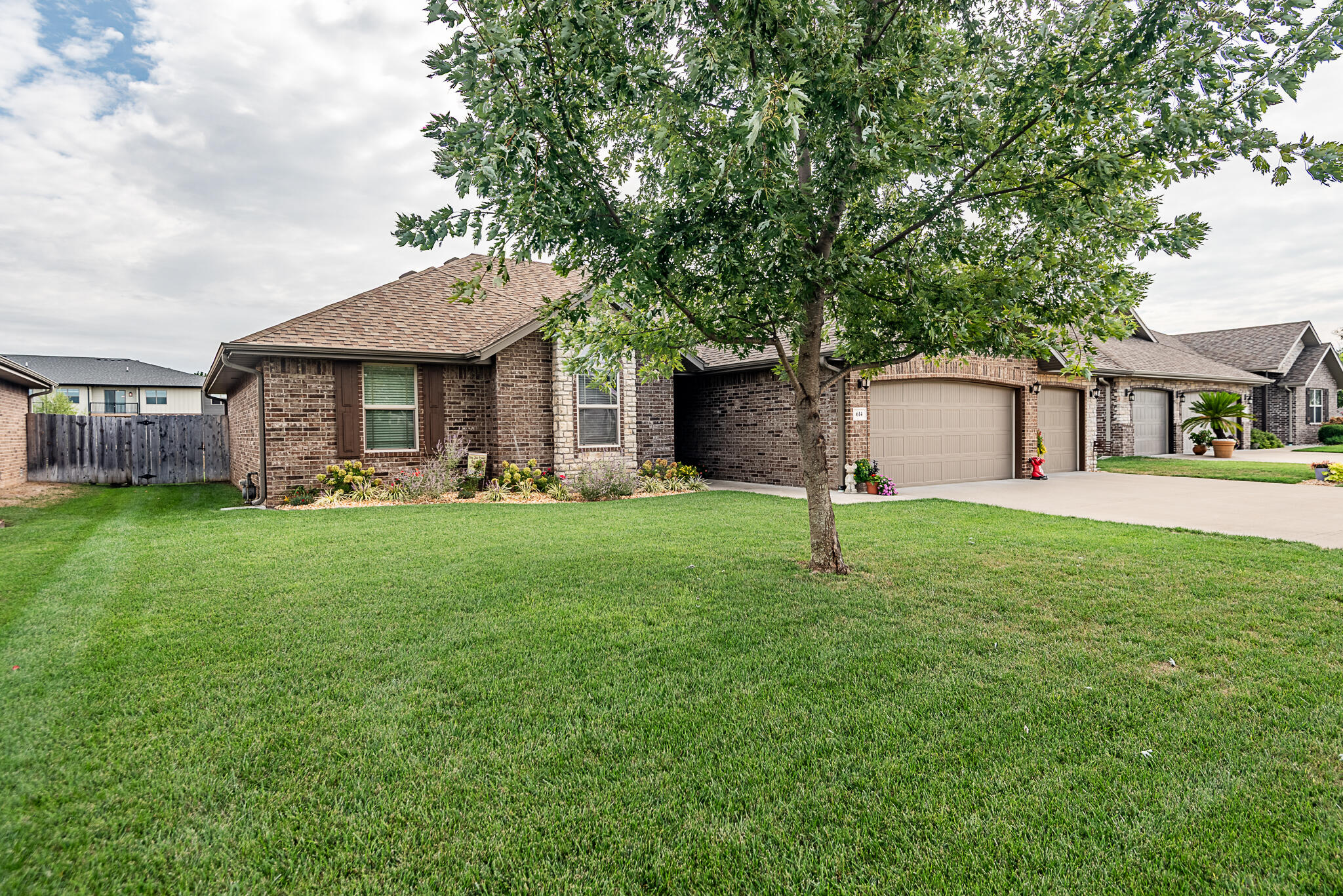 614 North Eagle Park Drive Property Photo 1