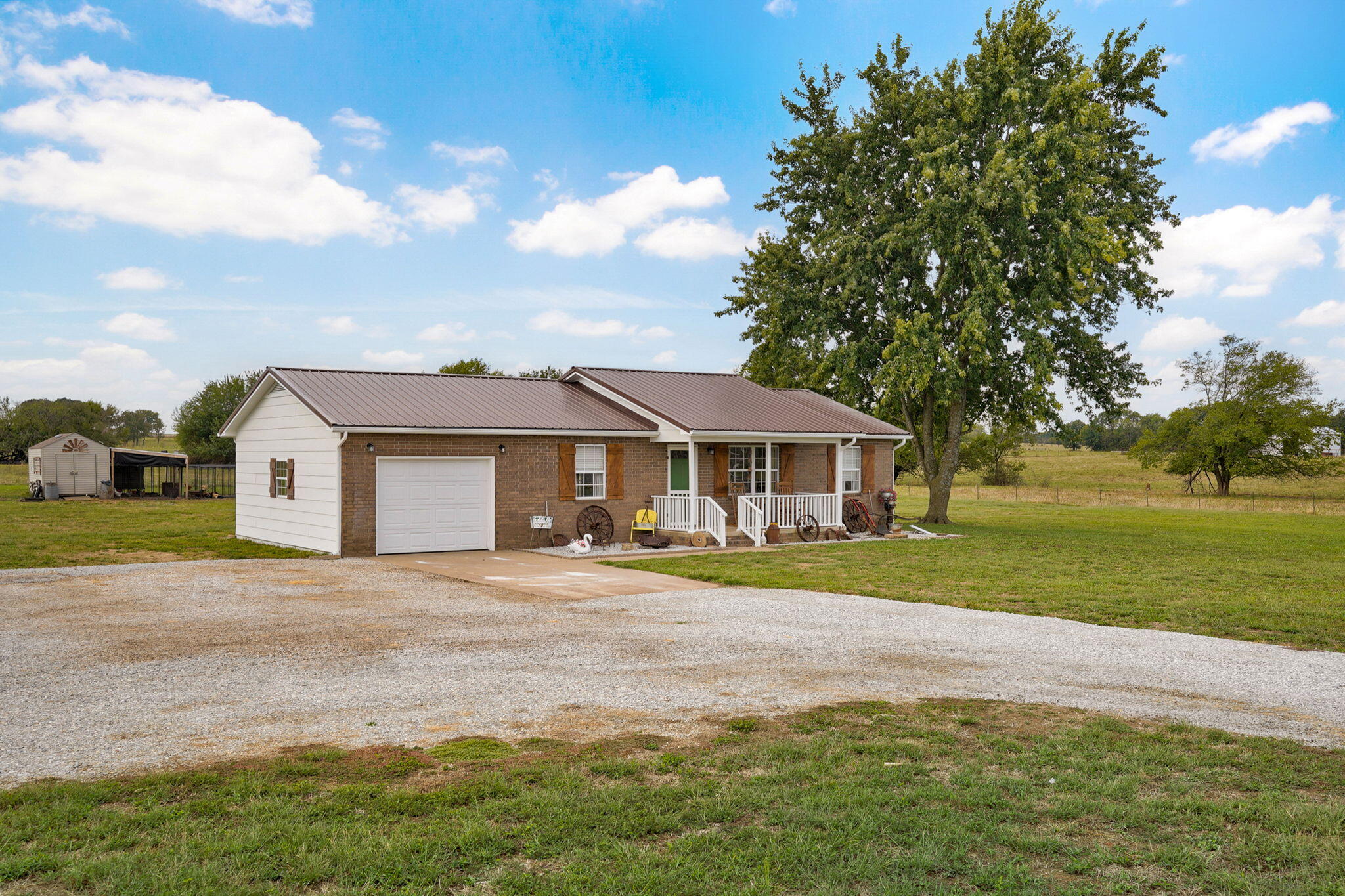 21721 Lawrence 2172 Property Photo 1