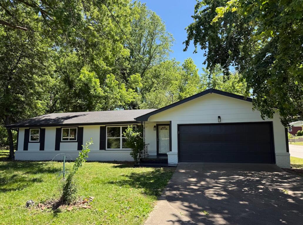 928 Walnut Lawn Court Property Photo 1