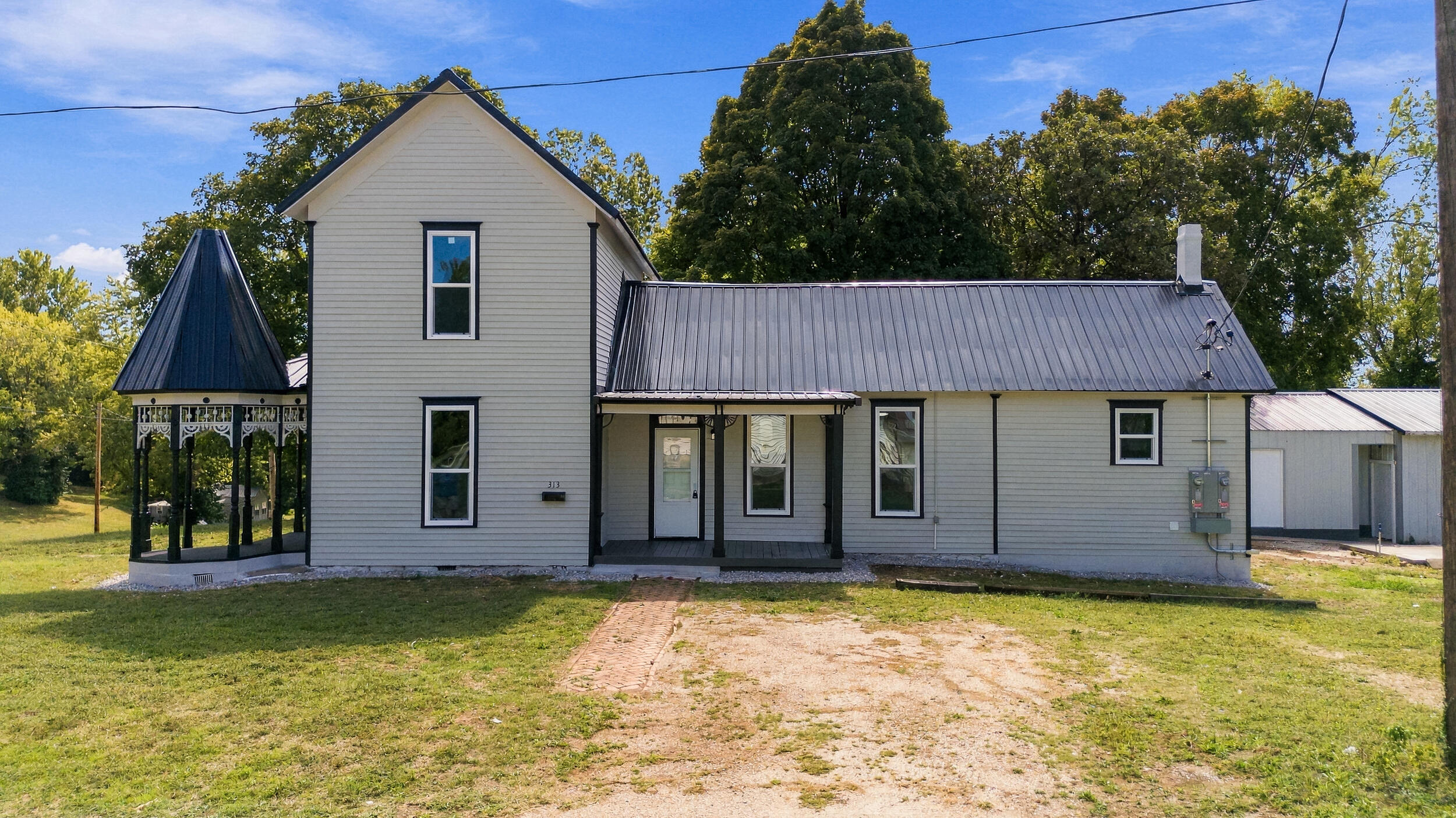 313 North Spruce Street Property Photo 8