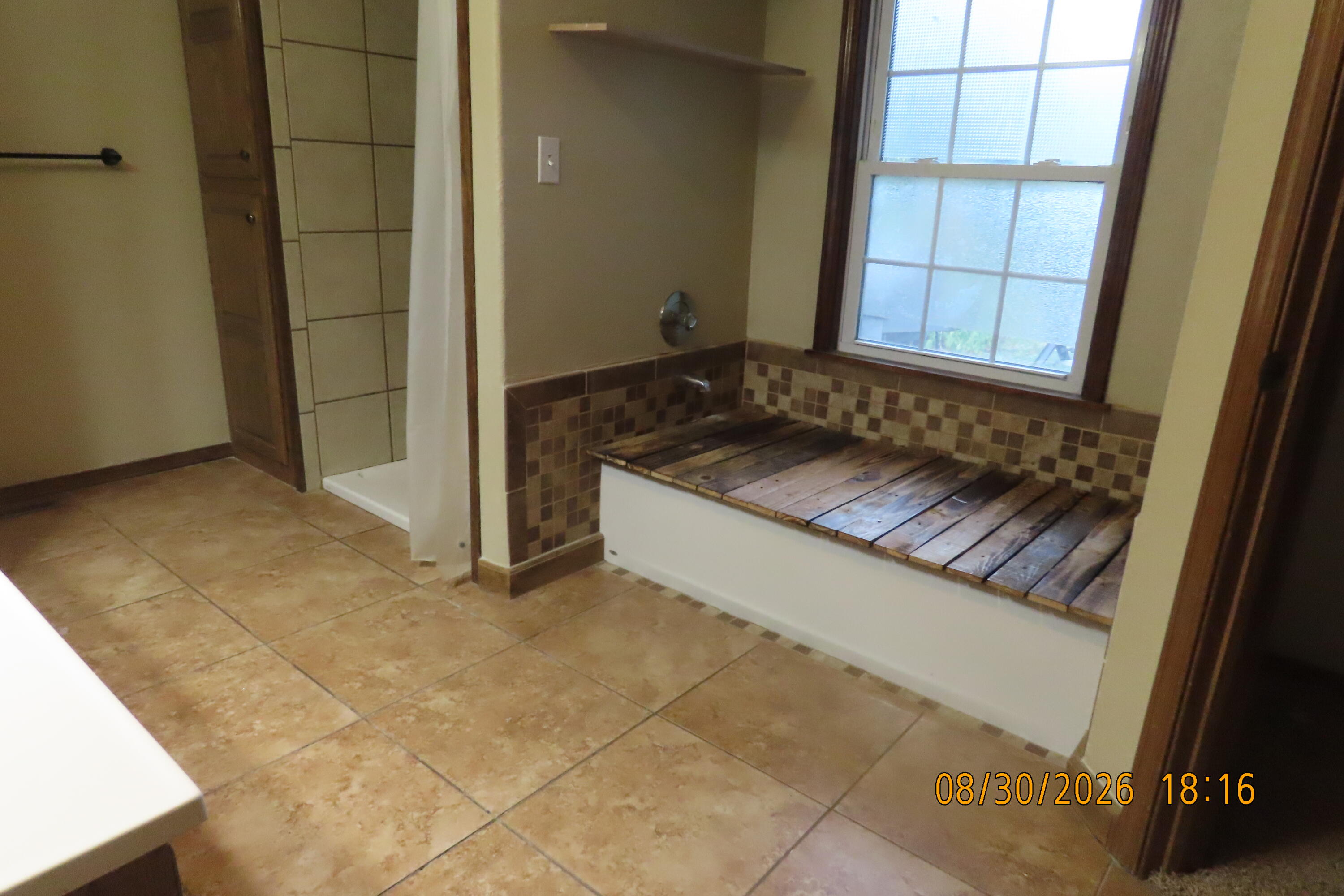 5670 South Jefferson Avenue Property Photo 3
