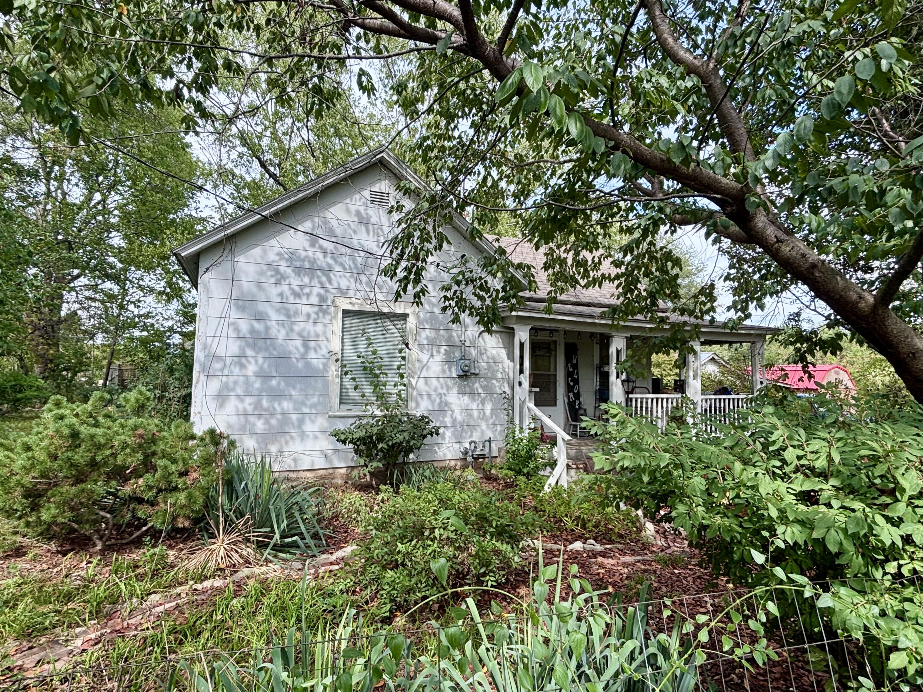 439 West Hines Street Property Photo 2