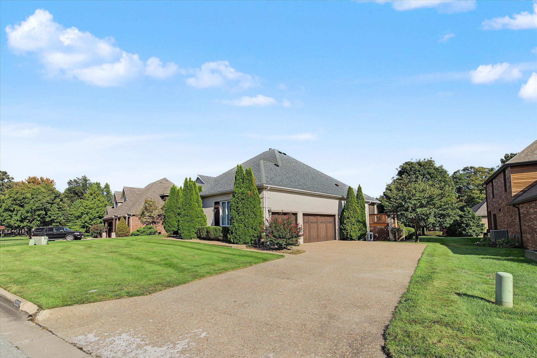 6202 South Meadowview Drive Property Photo 5