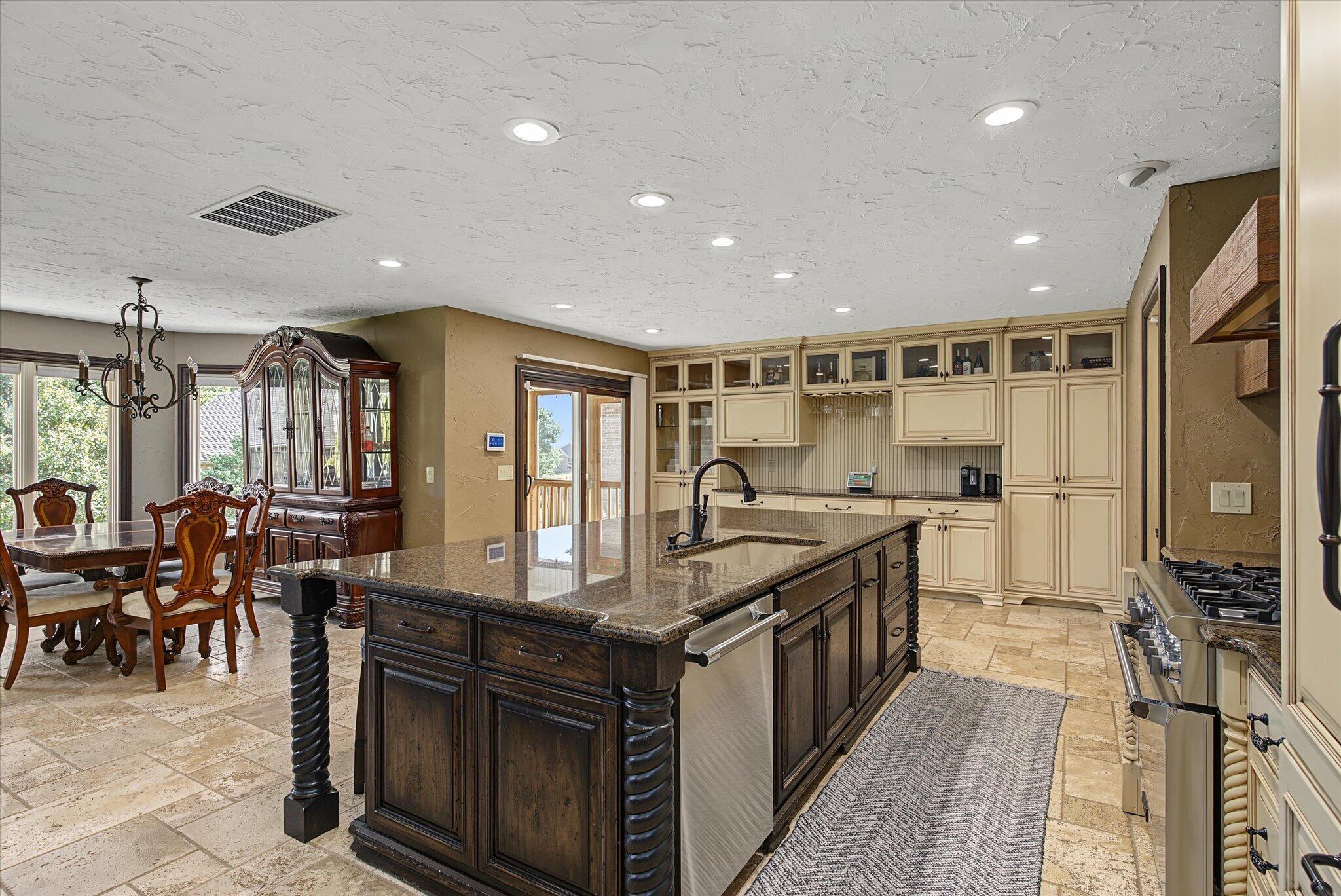 6202 South Meadowview Drive Property Photo 15