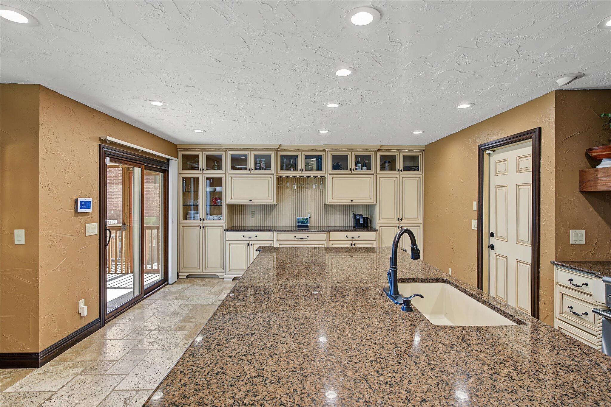6202 South Meadowview Drive Property Photo 17