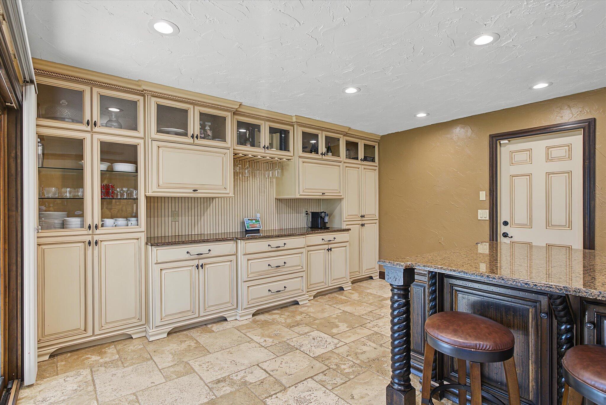 6202 South Meadowview Drive Property Photo 18