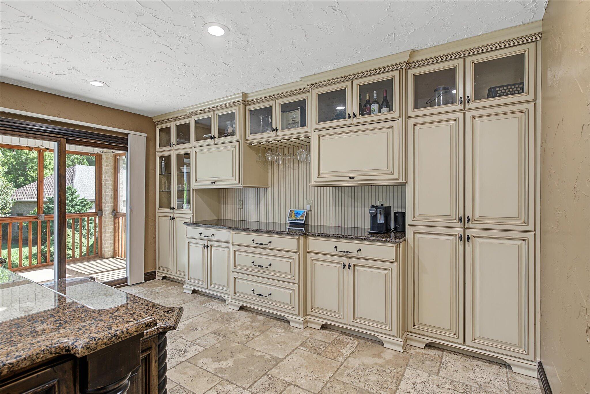 6202 South Meadowview Drive Property Photo 19