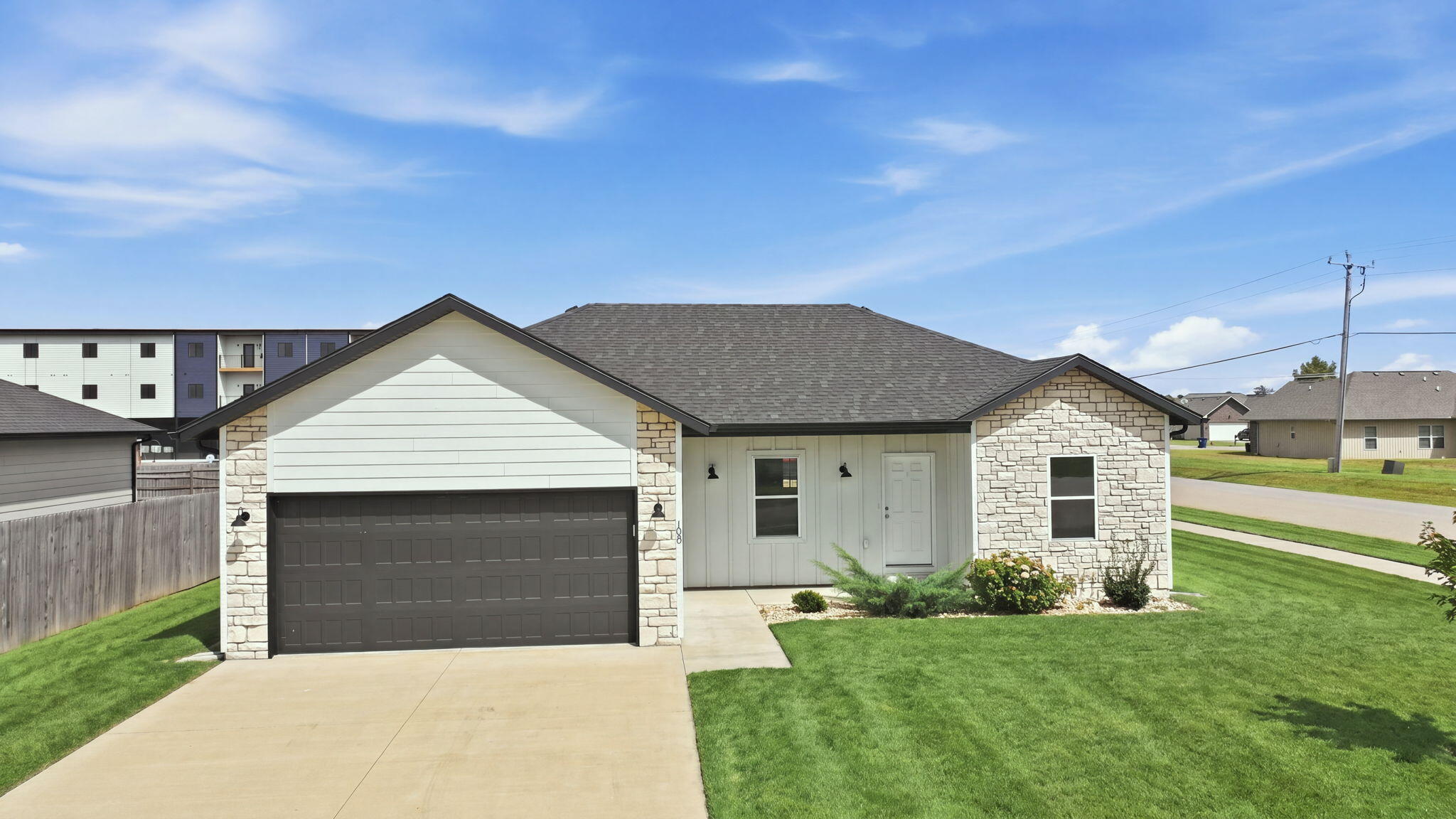 103 West Bluegrass Street Property Photo 1