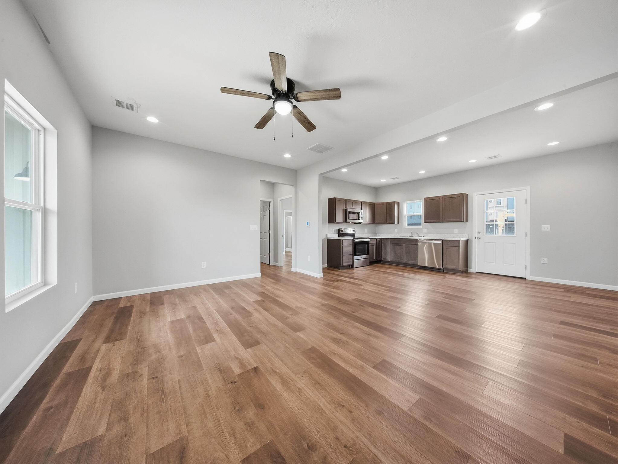 103 West Bluegrass Street Property Photo 2